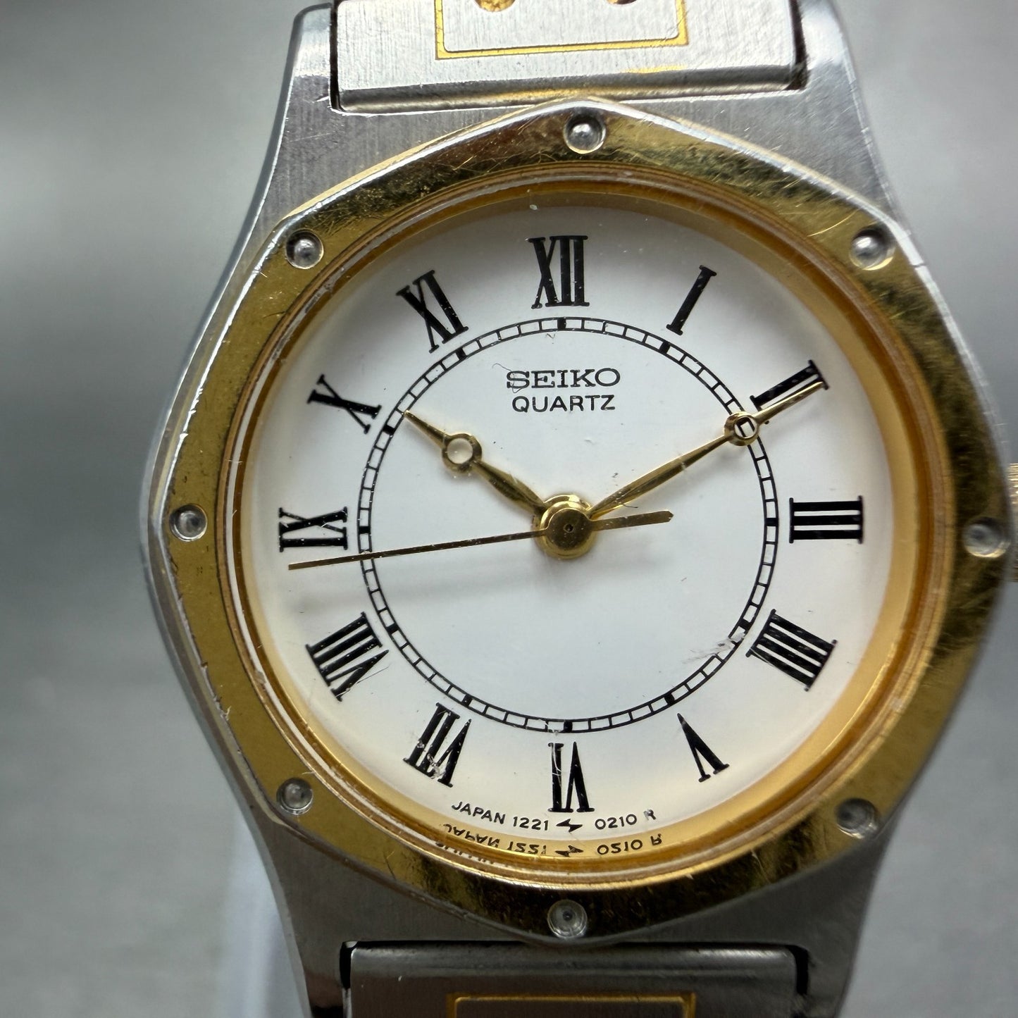 Seiko Watch Women 23mm White Dial Two Tone Round 1221-0040 New Battery Vintage1