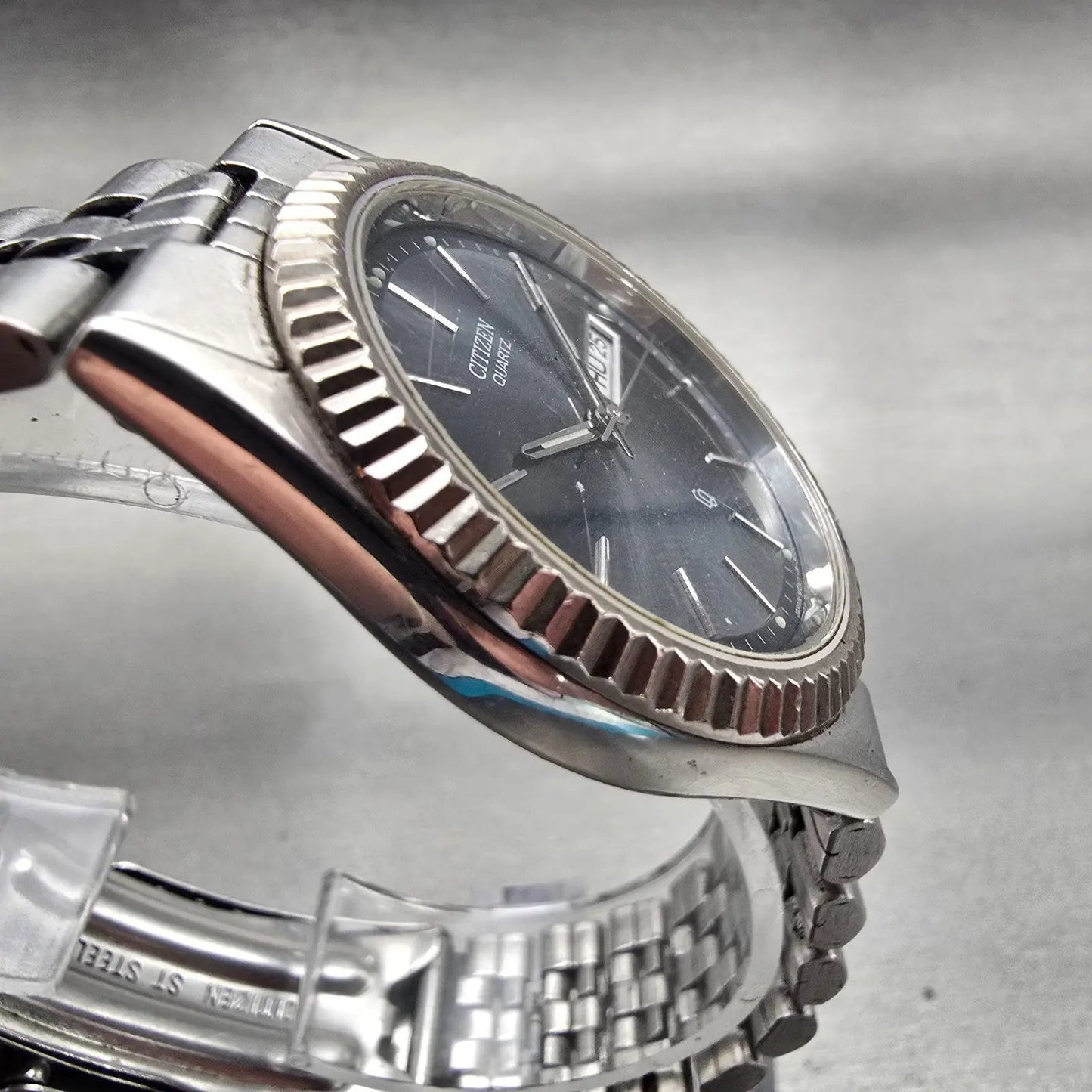 Citizen CQ Watch Men 35mm Gray Dial Silver Tone Daydate 6100-R01037 New Battery3