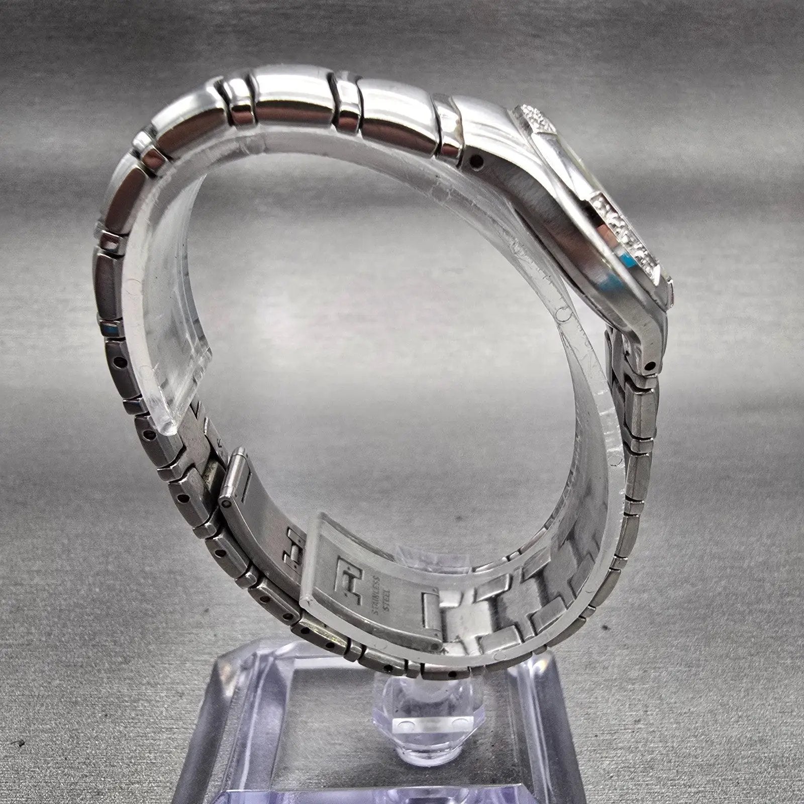 Bulova Watch Women 26mm MOP Dial Silver Tone Date Diamonds Round New Batt 96R107