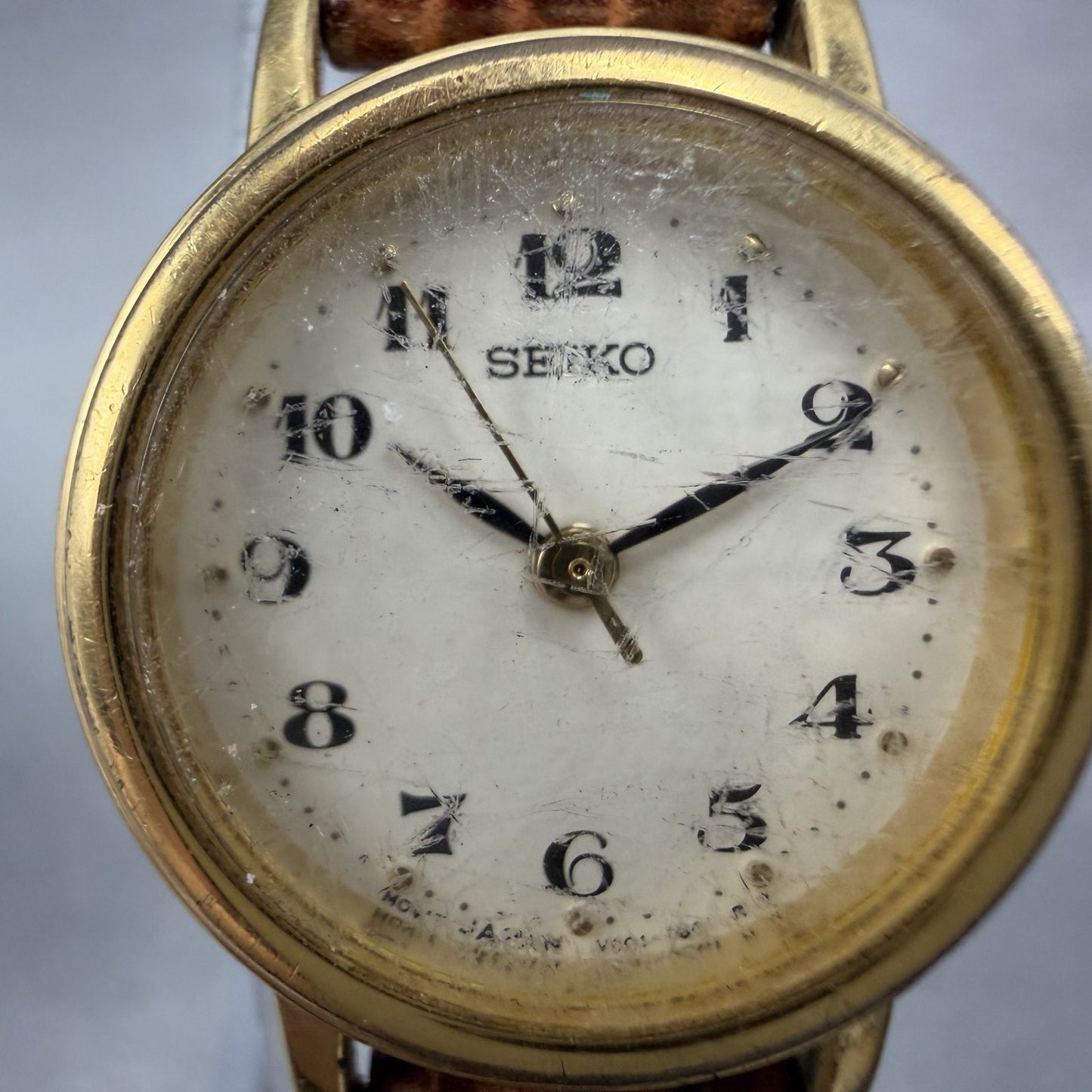 Seiko Watch Women 22mm White Dial Gold Tone Round V401-1409 New Battery1