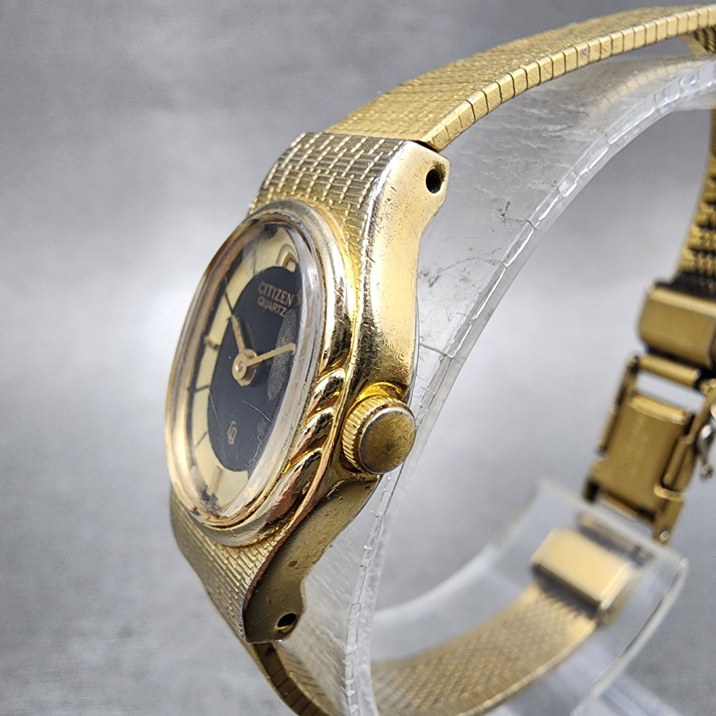 Citizen CQ Watch Women 16mm Black & Gold Dial Gold Tone Oval New Battery VTG2