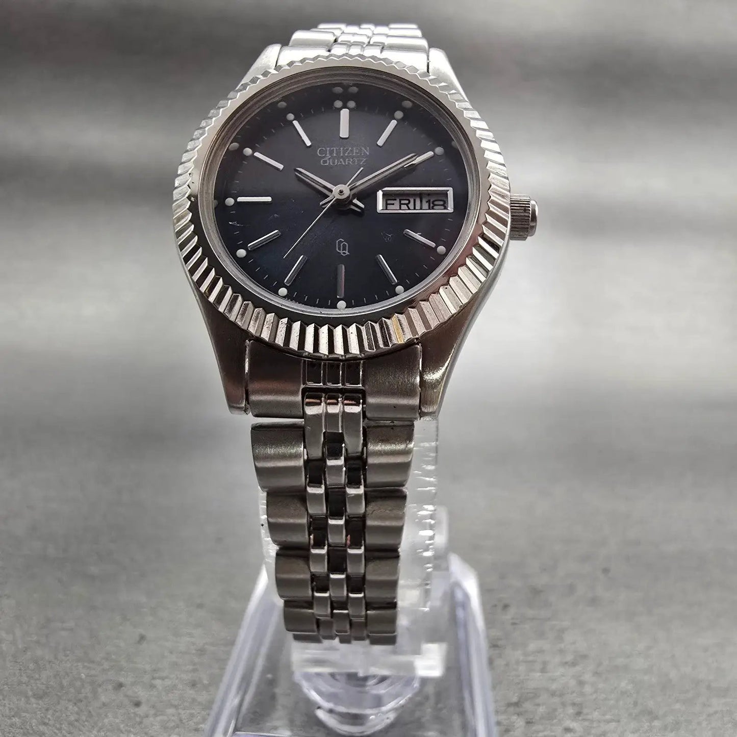 Citizen CQ Watch Women 25mm Gray Dial Silver Tone Daydate 1002-R15097 New Batt5
