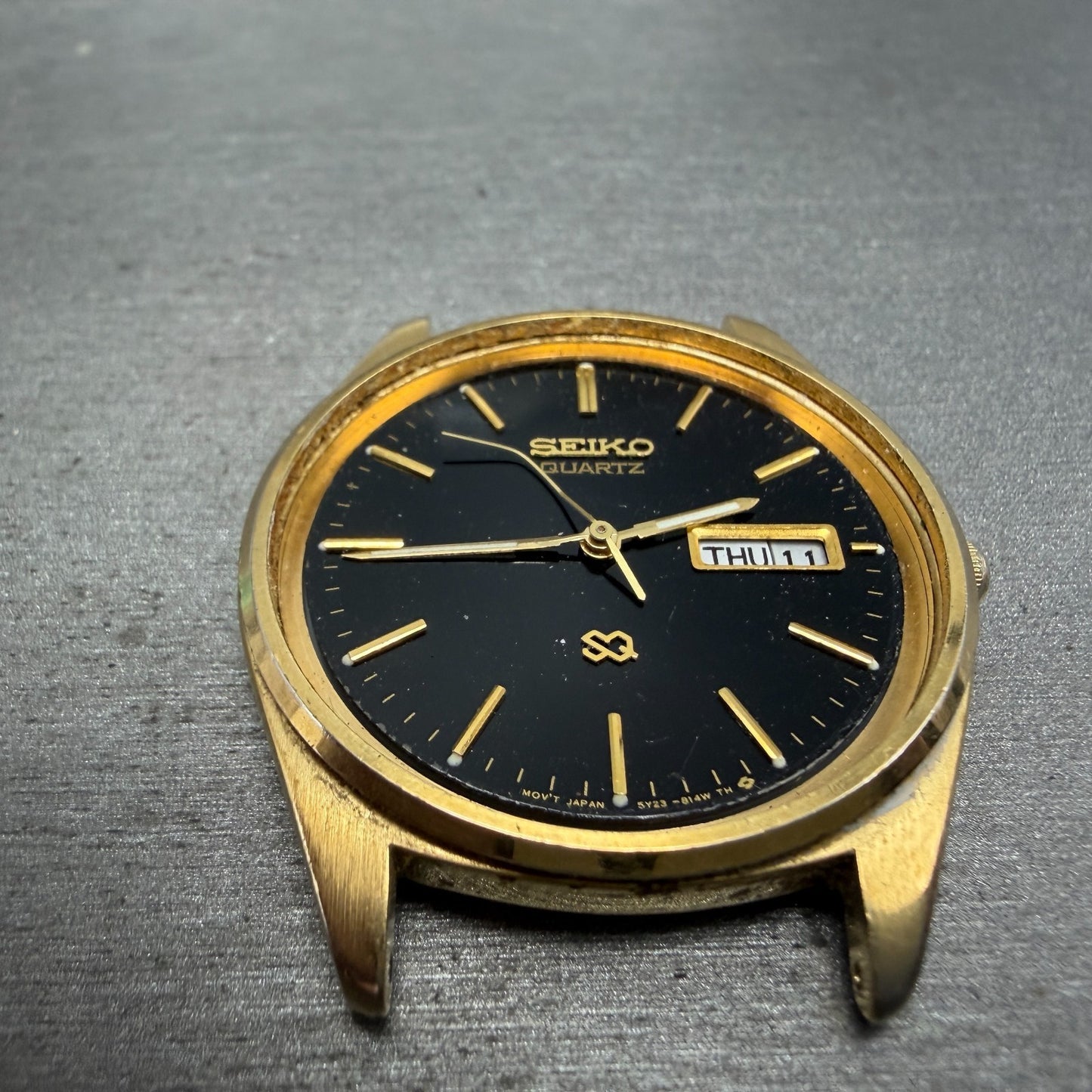Seiko SQ Watch Men 35mm Black Dial Gold Tone Daydate Round 7N43-8119 PARTS3