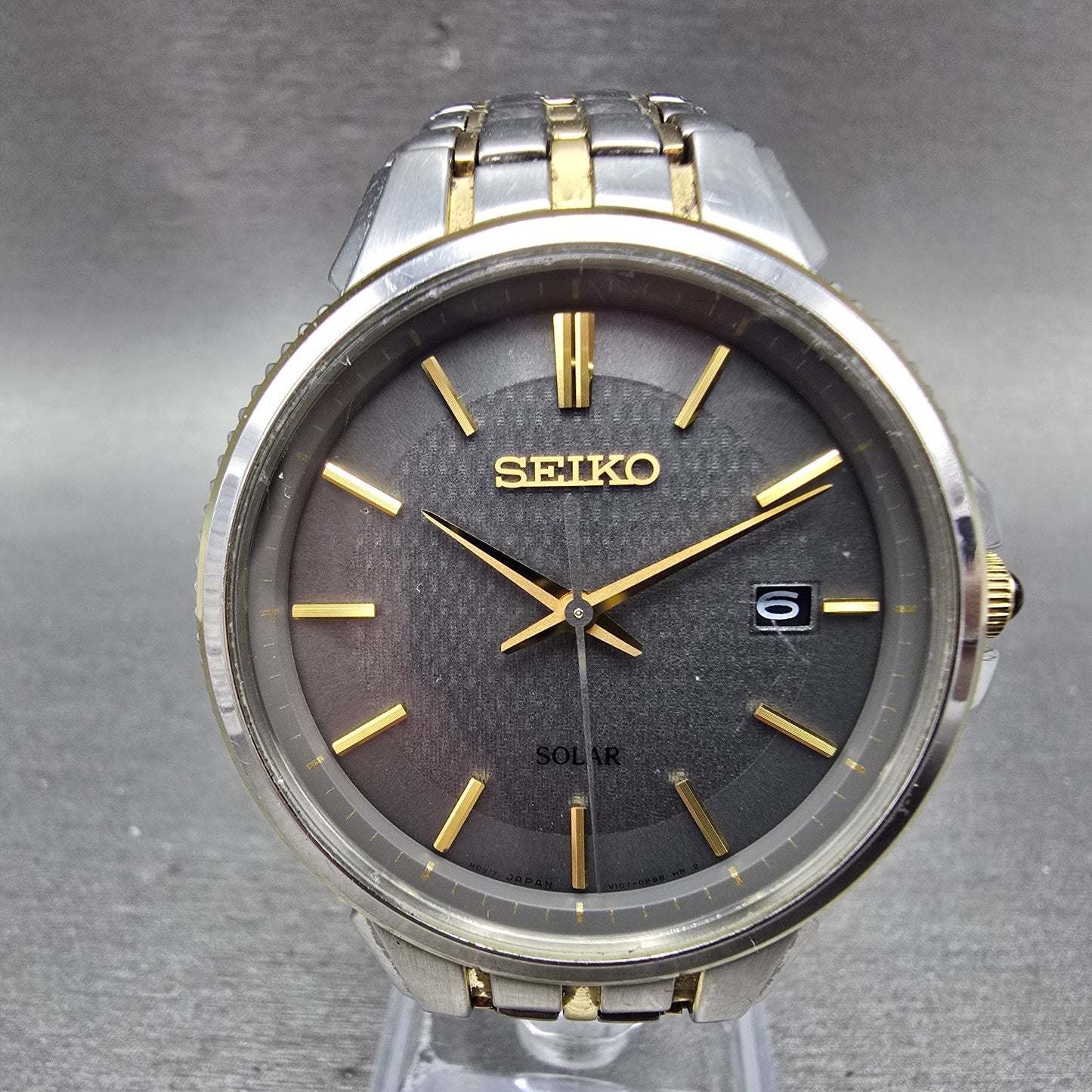 Seiko Solar Watch Men 40mm Black Dial Two Tone Date Round V157-0CY0 Runs0
