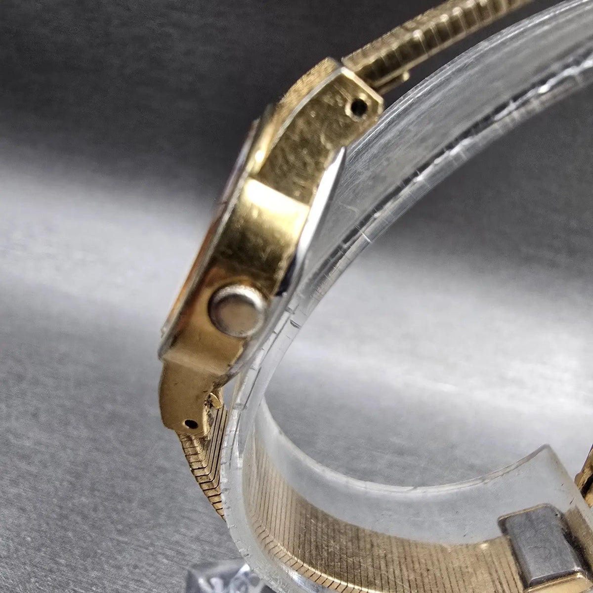 Seiko Watch Women 20mm Champagne Dial Gold Tone Oval 2320-5439 New Battery JP2