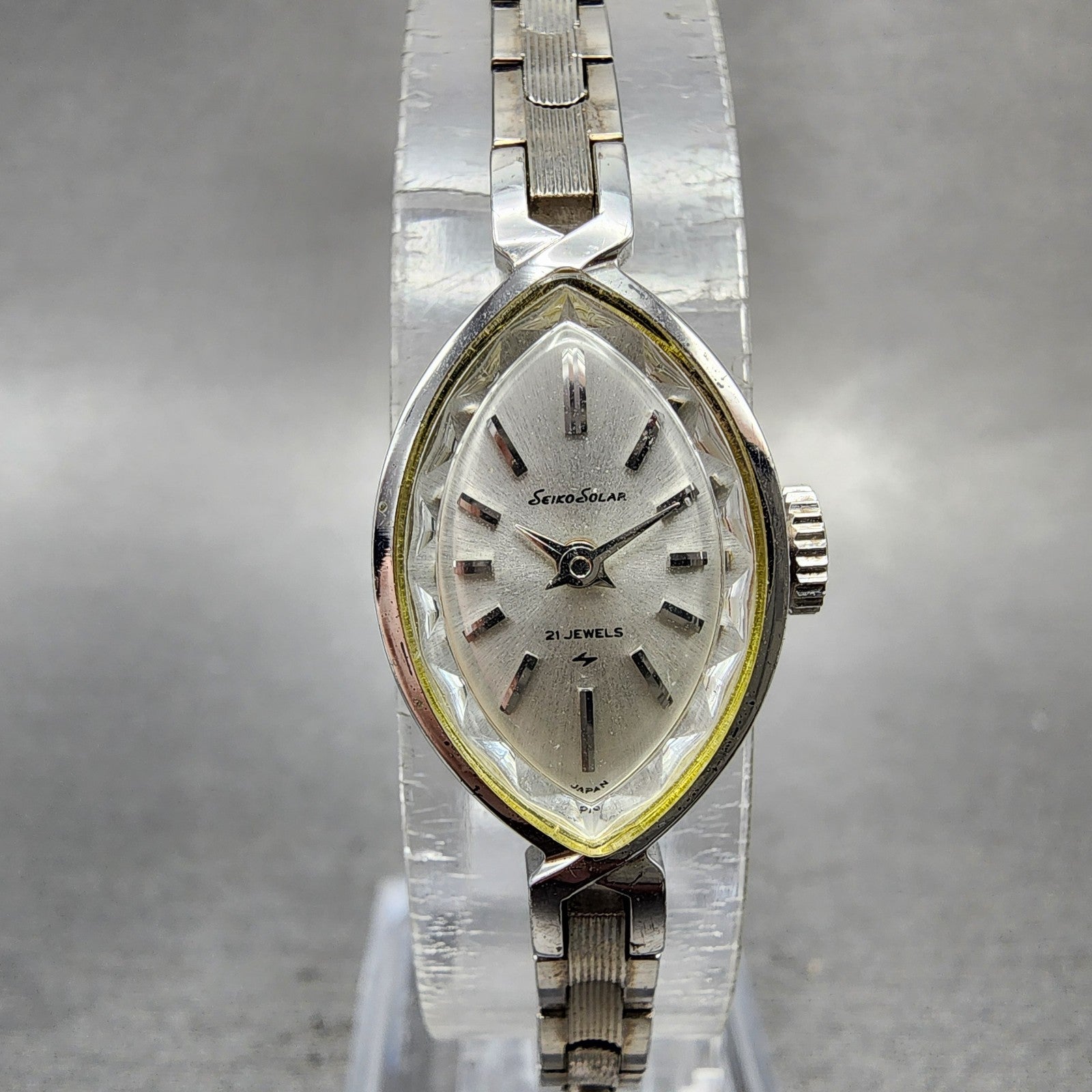 Seiko Solar Watch Women 15mm White Dial White Gold Plated Manual Wind Runs VTG0