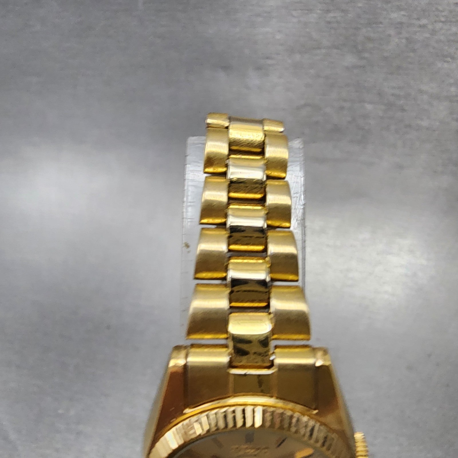 Seiko 5 Automatic Watch Women 24mm Champagne Dial Gold Tone Daydate Runs4