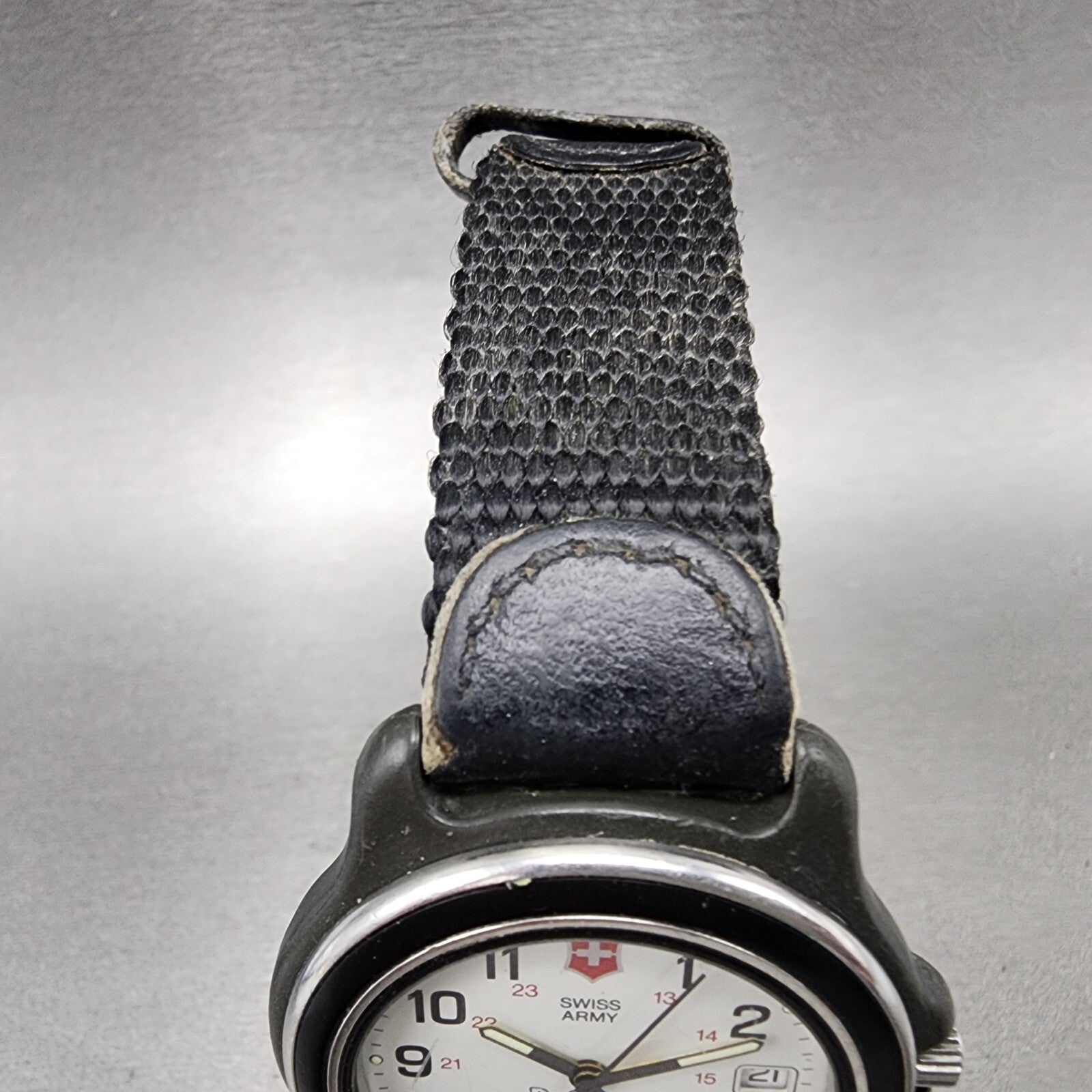 Victorinox Swiss Army Watch Men 39mm White Dial Black Tone Round New Battery4