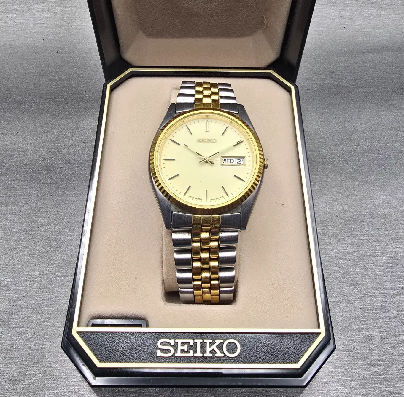 Seiko President Watch Men 36mm Cream Dial Two Tone Daydate 7N43-8111 New Battery0
