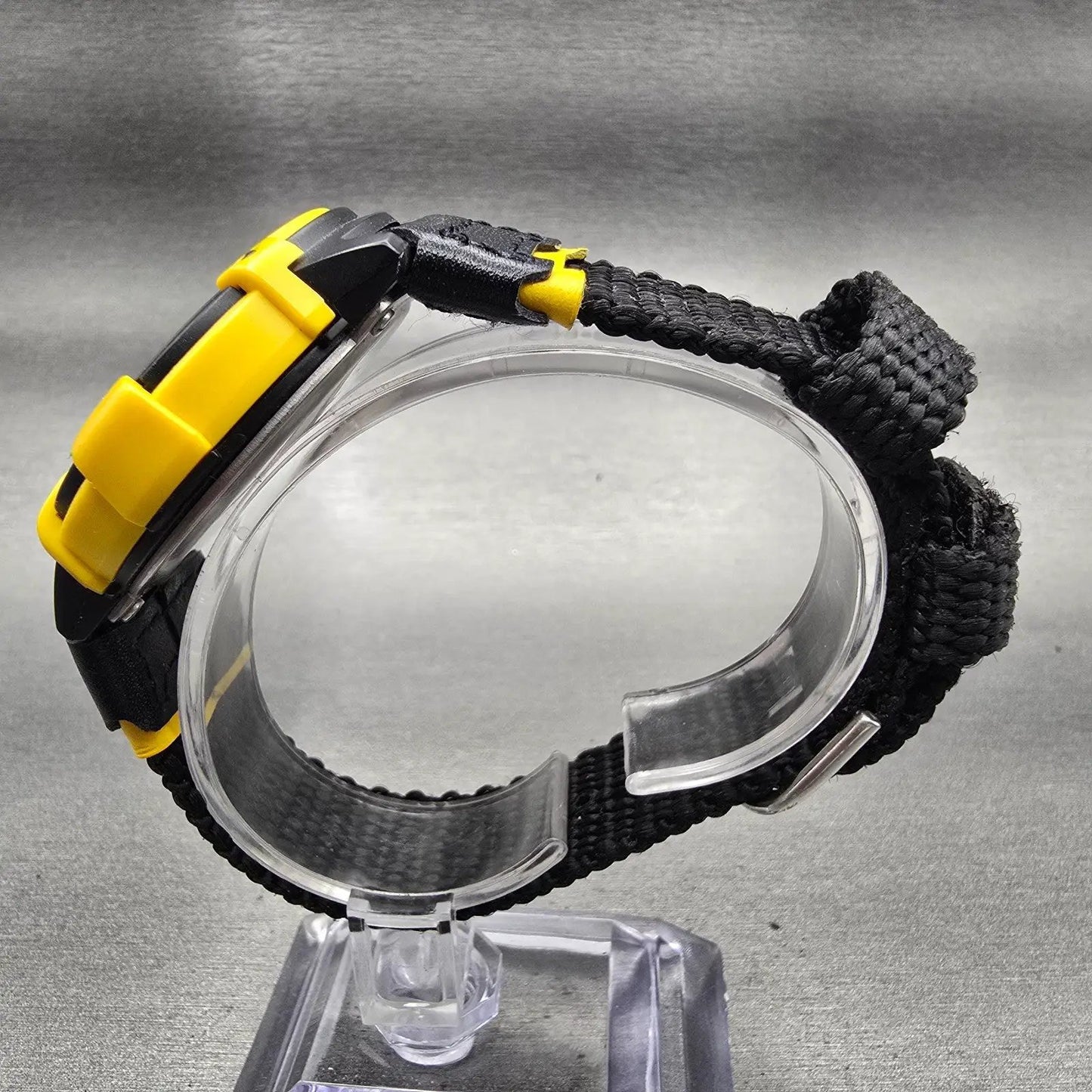 Casio Illuminator W-92H Watch Men 41mm Black Yellow Alarm Chronograph New Batt6