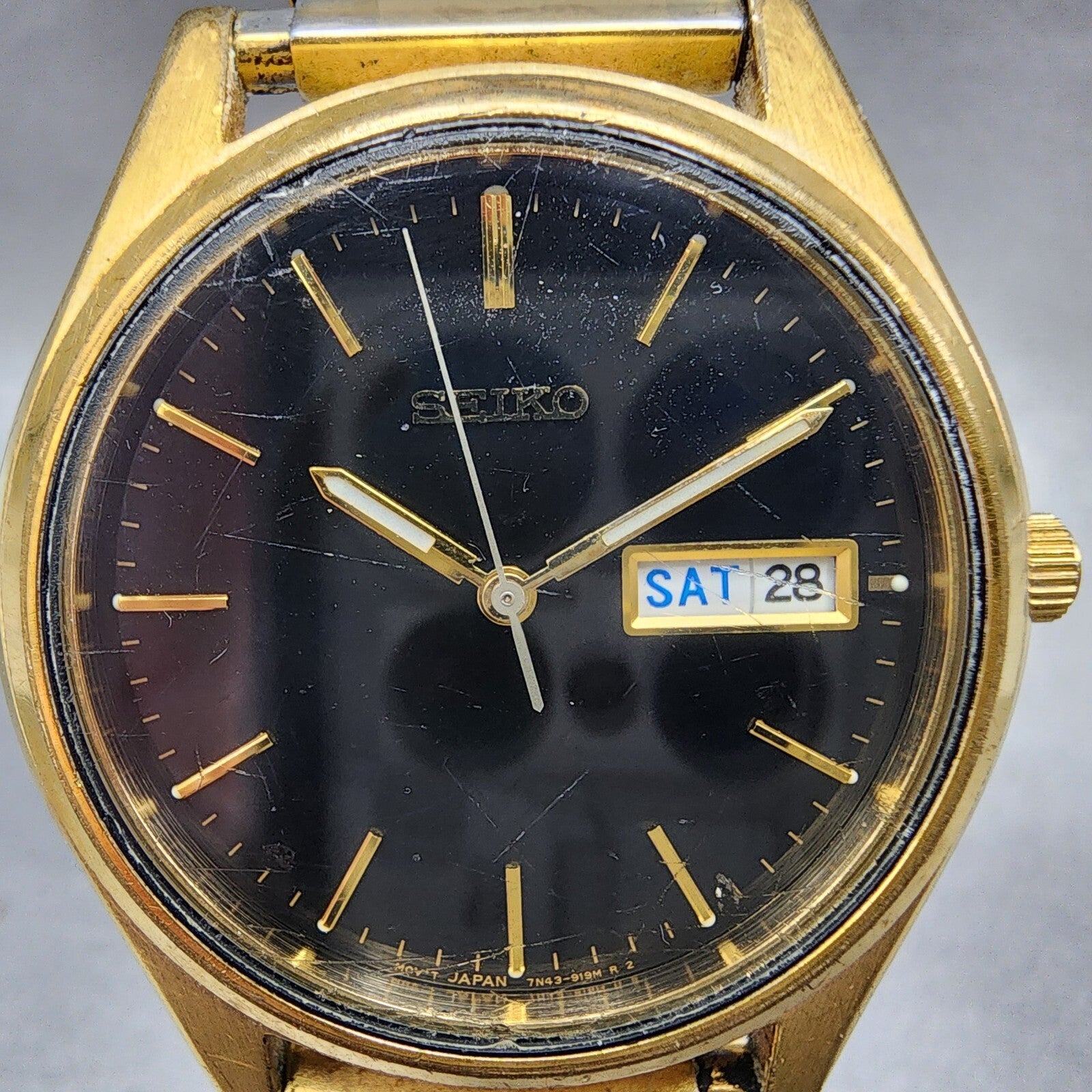 Seiko Watch Men 37mm Black Dial Gold Tone Daydate Round 7N439048 New Battery1