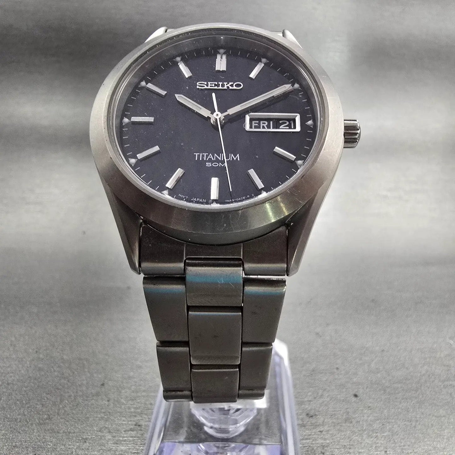 Seiko Titanium Watch Men 37mm Blue Dial Gray Tone Daydate Round 7N43-0AB0 NewBat5