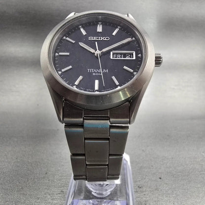 Seiko Titanium Watch Men 37mm Blue Dial Gray Tone Daydate Round 7N43-0AB0 NewBat5