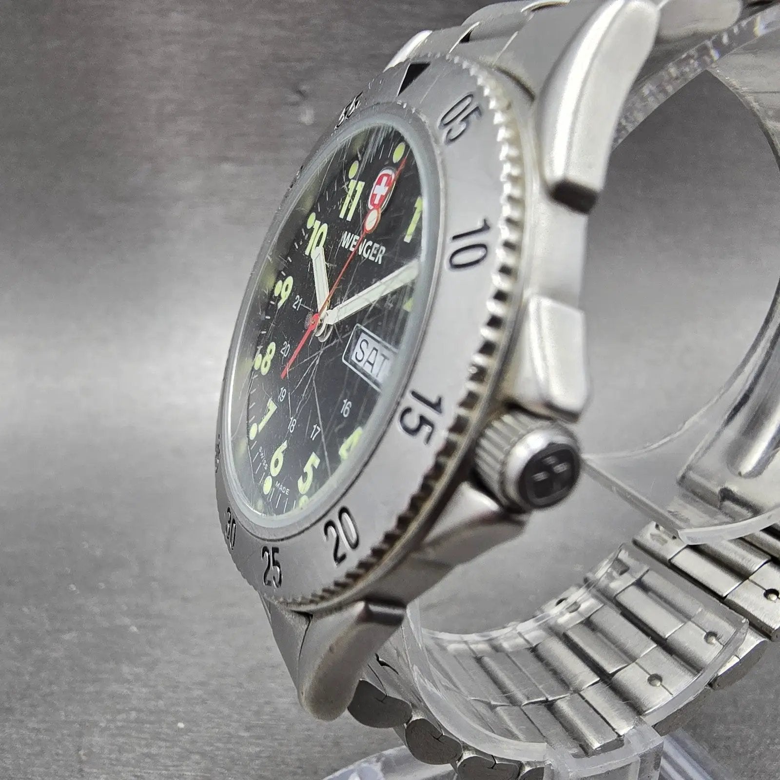 Wenger Dive Watch Men 38mm Black Dial Silver Tone Daydate 7215X New Battery2