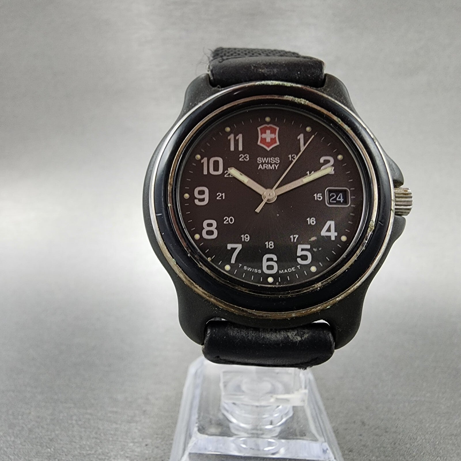 Swiss Army Watch men 39mm Black Dial Black Tone Date Round  New Battery5