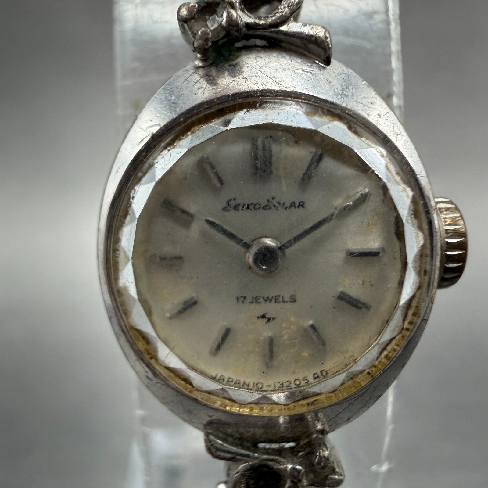 Seiko Solar Watch Women 15mm Silver Dial Silver Tone Round Manual 10-0660 Runs1