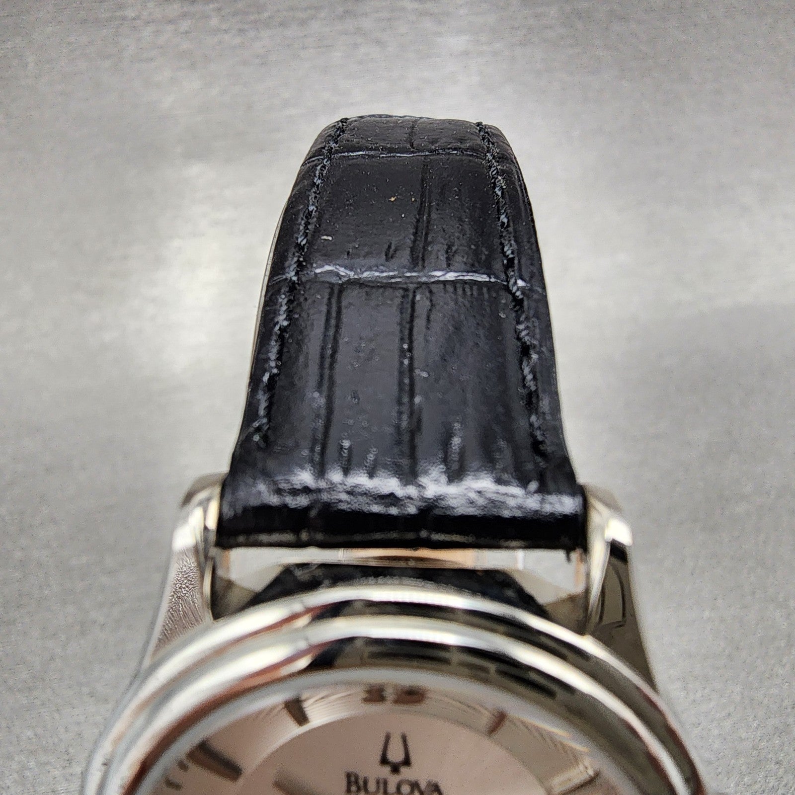 Bulova Watch Women 30mm Silver Dial Silver Tone Round 96T58 New Battery4