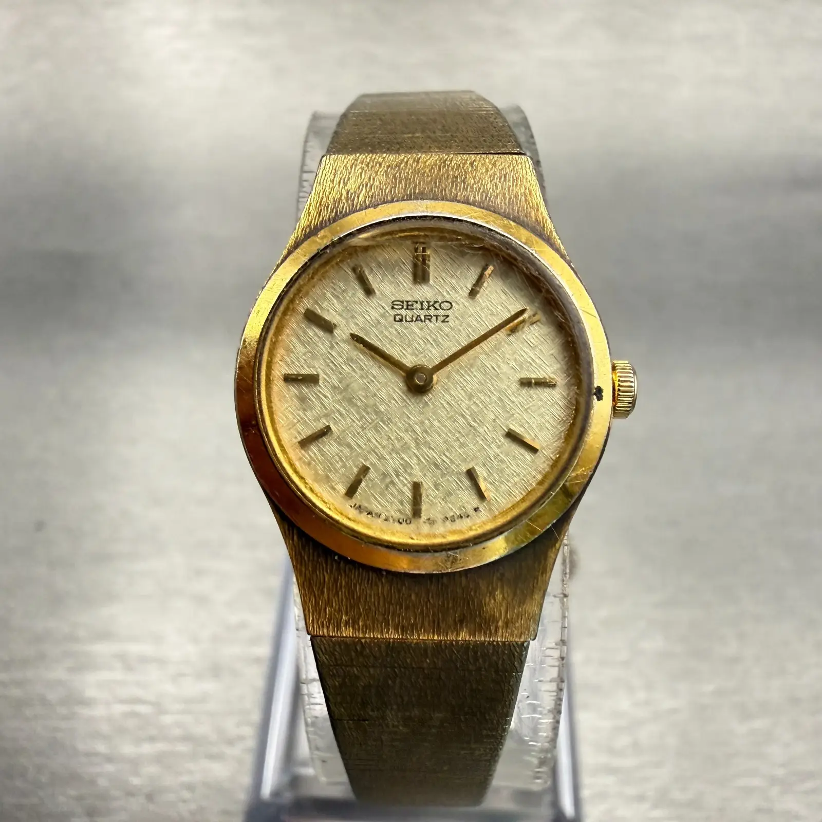 Seiko Watch Women 19mm Champagne Dial Gold Tone Round 2Y00-0019 New Battery VTG0