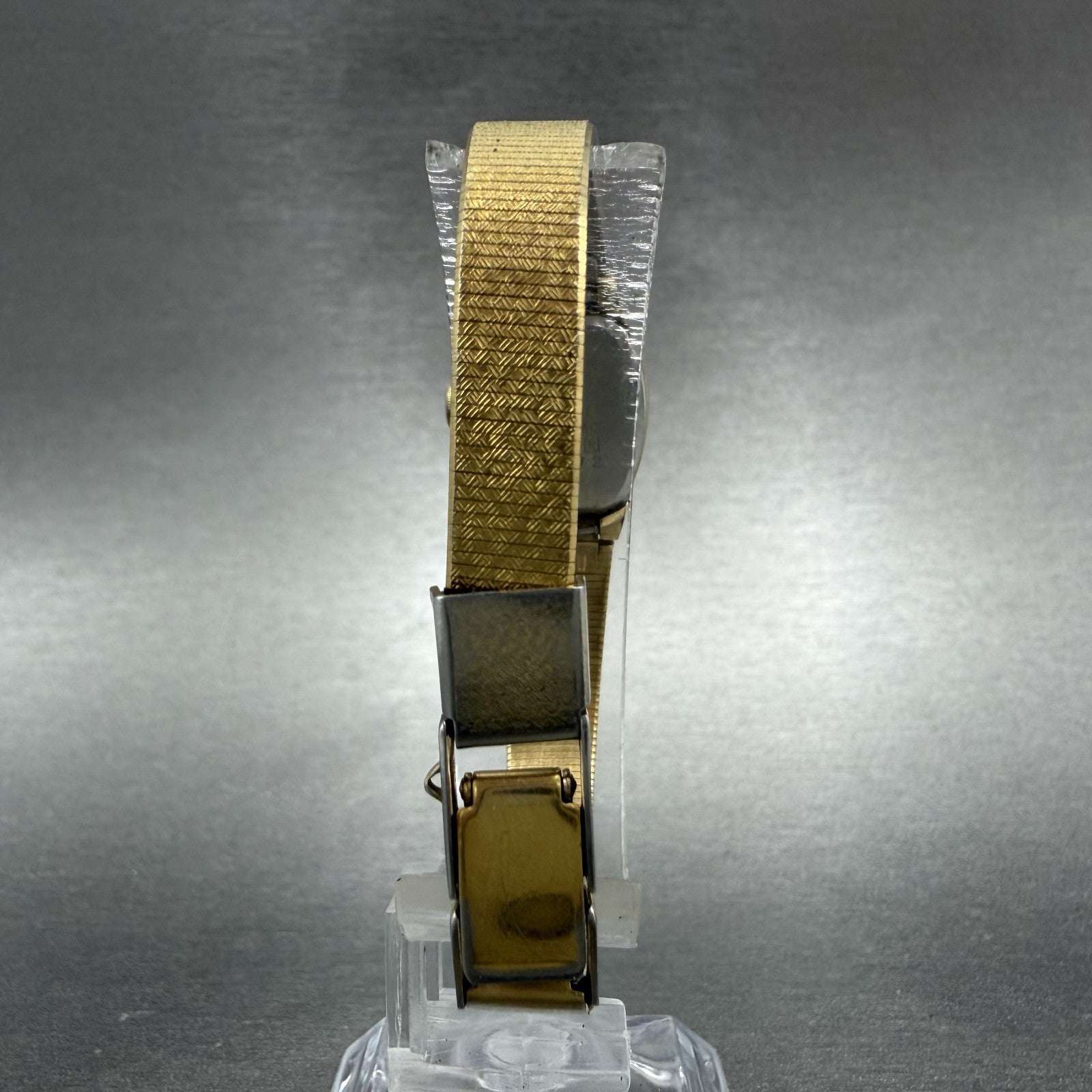 Seiko Watch Women 16mm Champagne Dial Gold Tone Vintage 1400-8359 New Battery7