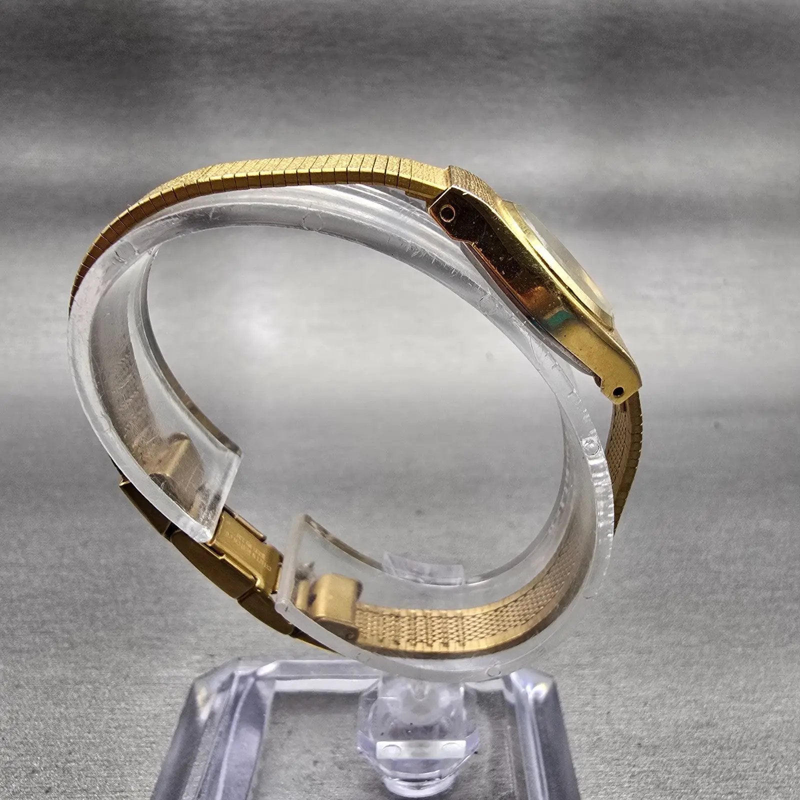 Citizen CQ Watch Women 17mm Champagne Dial Gold Tone Oval 3220-890779 New Batt8