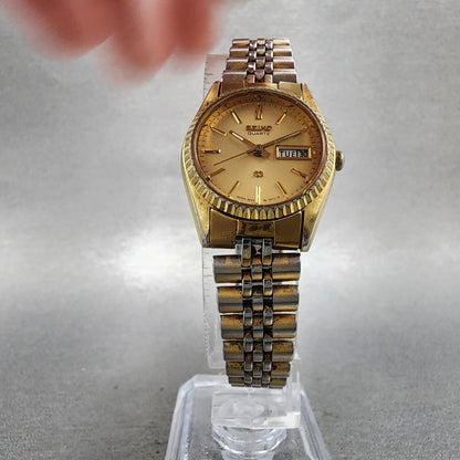 Seiko SQ Watch Women 24mm Gold Dial Gold Tone Daydate Round 3E230A60 NewBattery5