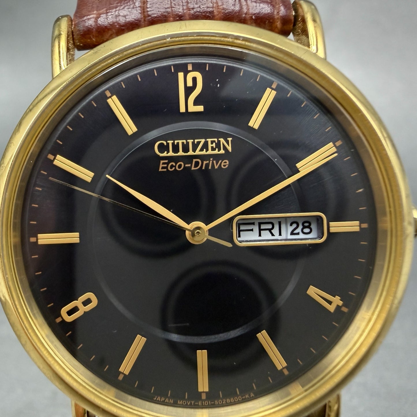 Citizen Eco-Drive Watch Men 36mm Black Dial Gold Tone Daydate E101-S015588 Runs1