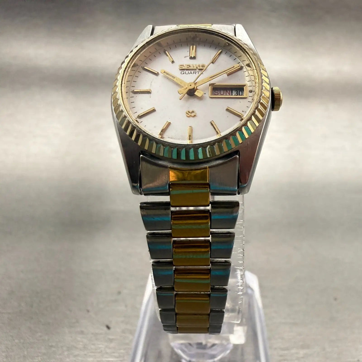 Seiko SQ Watch Women 24mm Silver Dial Two Tone Daydate Round 3E23-0A69 New Batt35