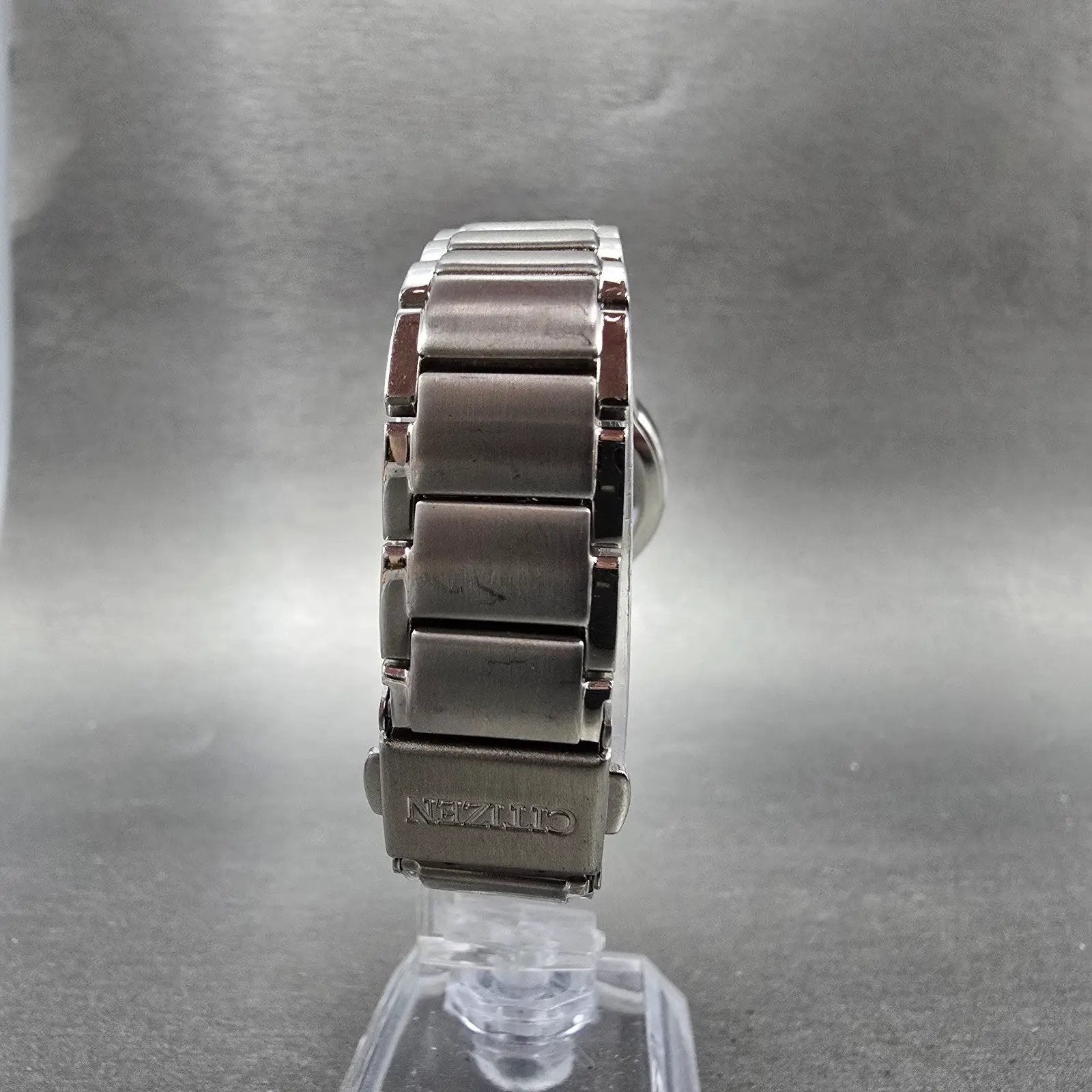 Citizen Eco-Drive Watch Women 30mm White Dial Silver Tone Date J015-S086922 Runs6