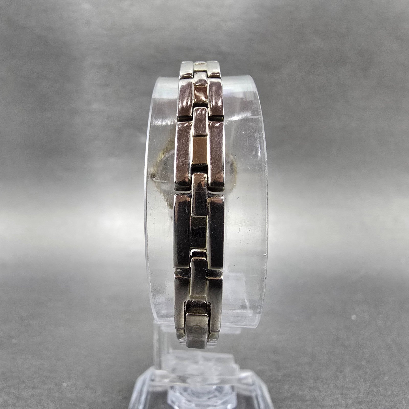 Seiko Solar Watch Women 22mm MOP Dial Gold Tone Round V115-0AW0 Runs Crystals NK7