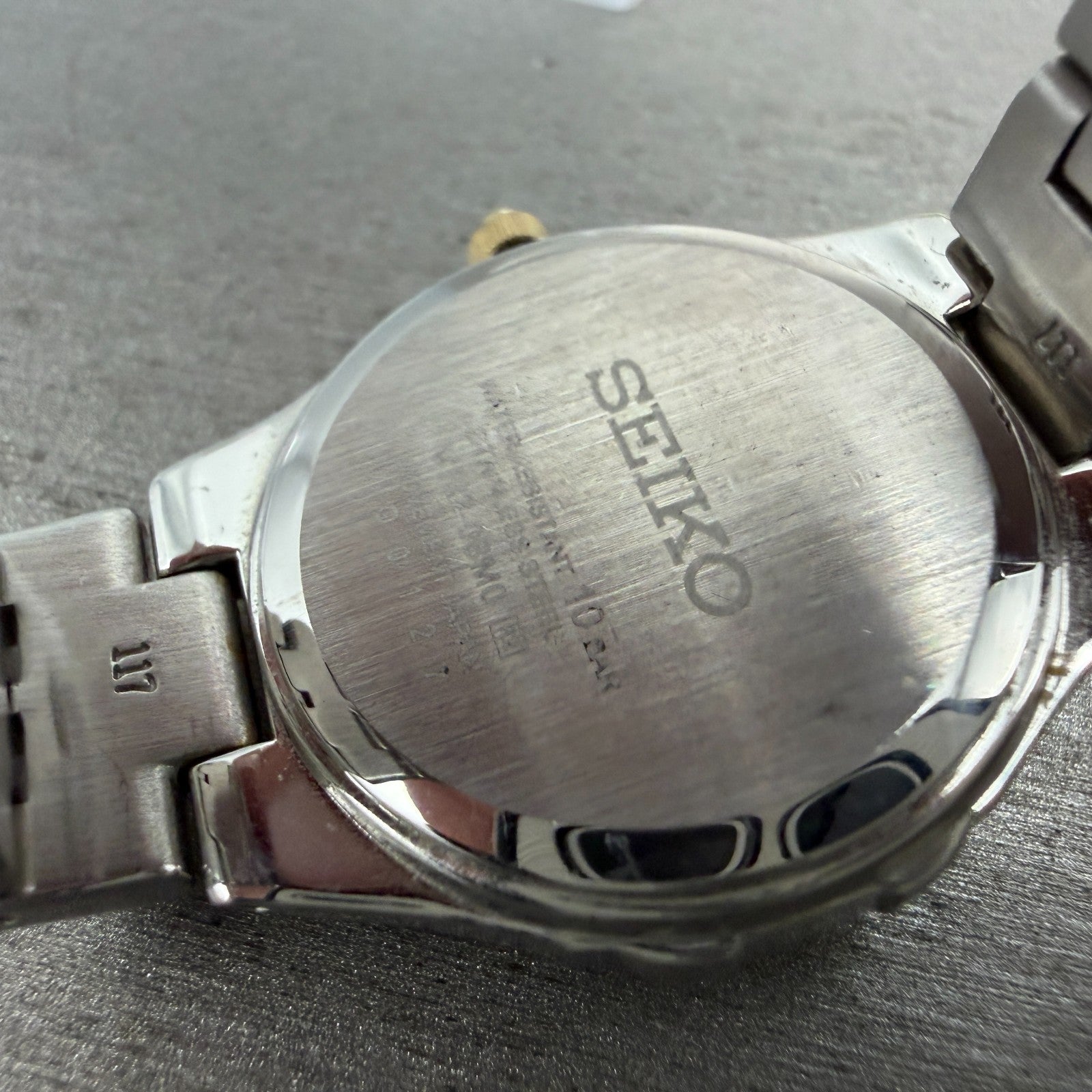 Seiko Solar Watch Women 28mm White Dial Two Tone Date Round V137-0BM0 Runs9