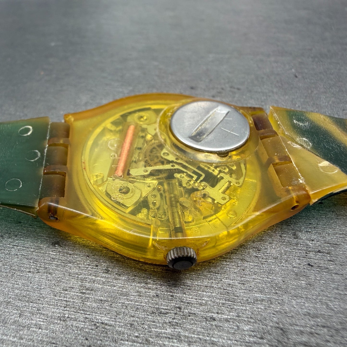 Swatch SnowWhite Watch Unisex 34mm Silver Dial Yellow Case READ!! New Batt GK10415