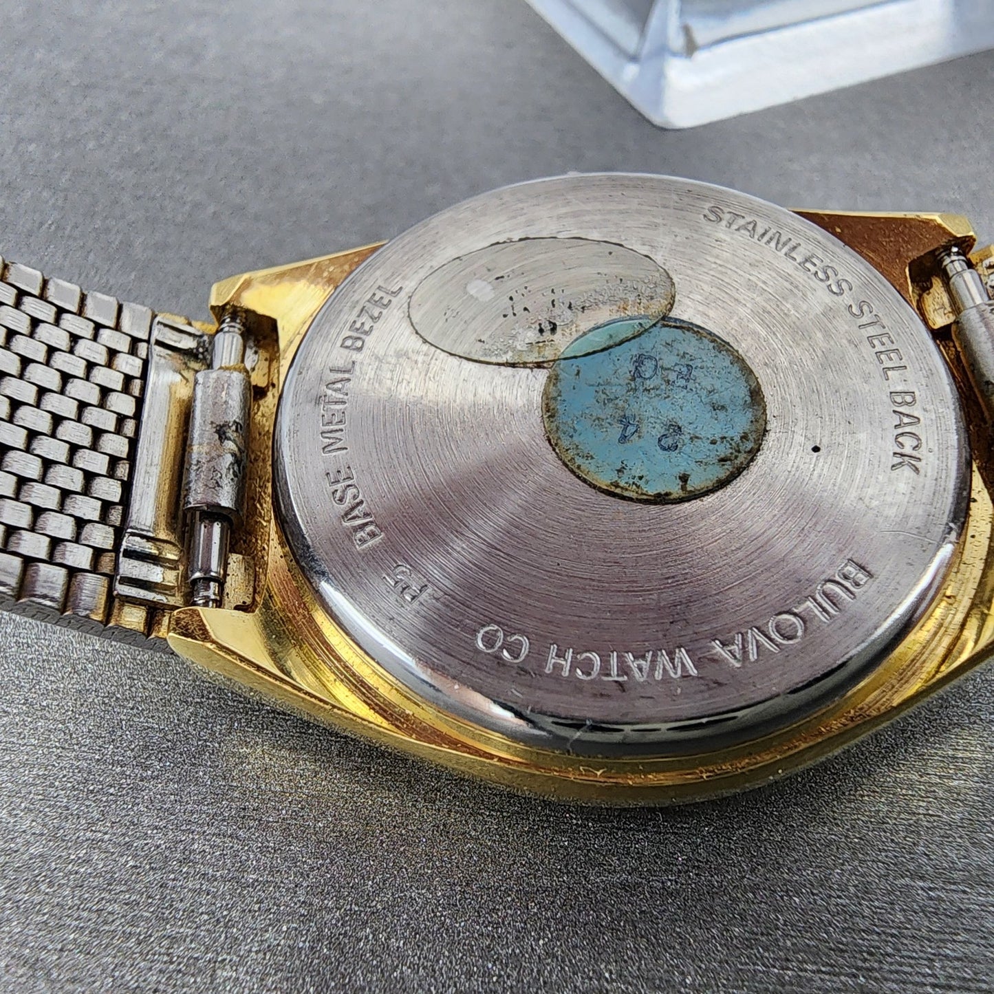Bulova Caravelle Watch Men 33mm Gold Dial Gold Tone Daydate Round READ! New Batt9