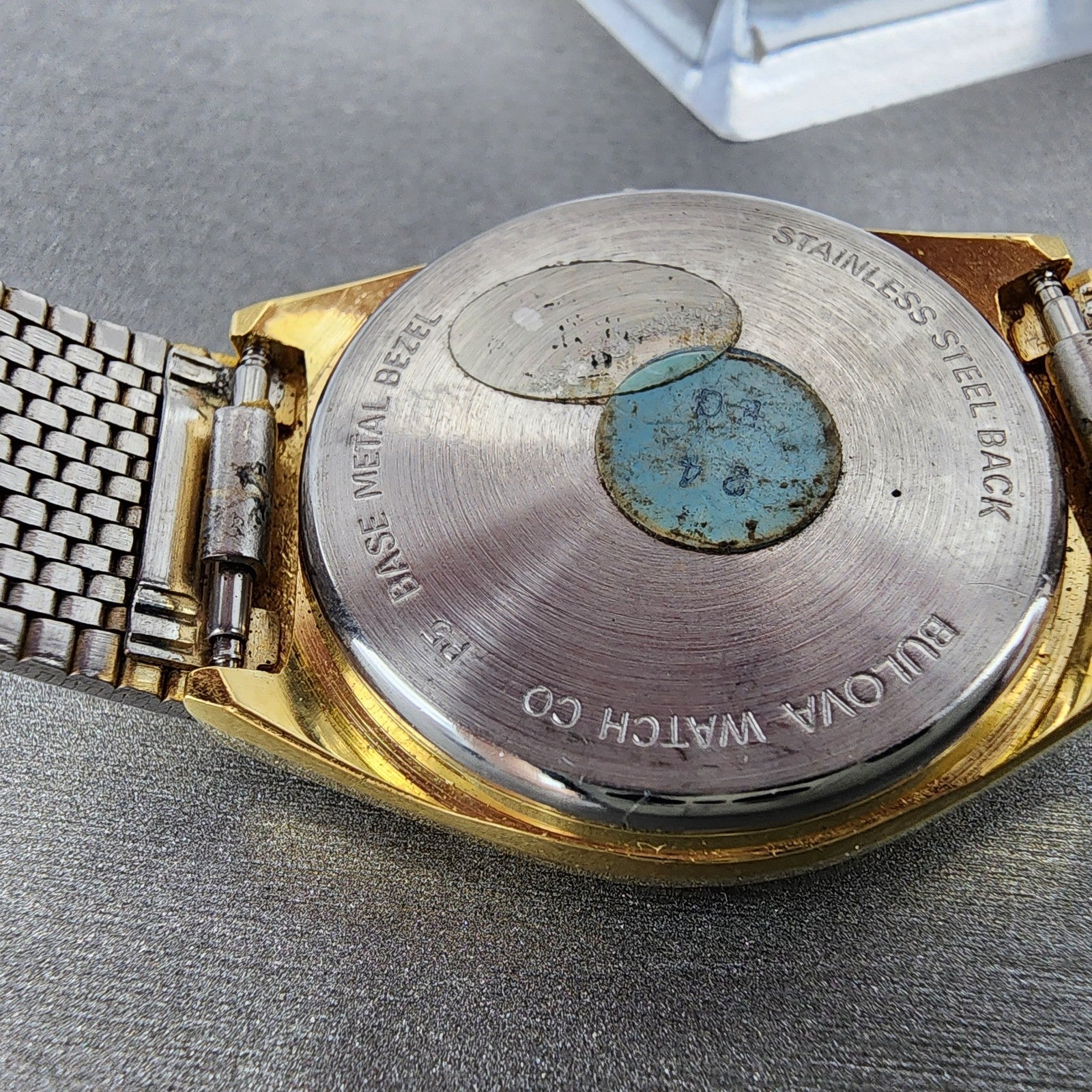 Bulova Caravelle Watch Men 33mm Gold Dial Gold Tone Daydate Round READ! New Batt9