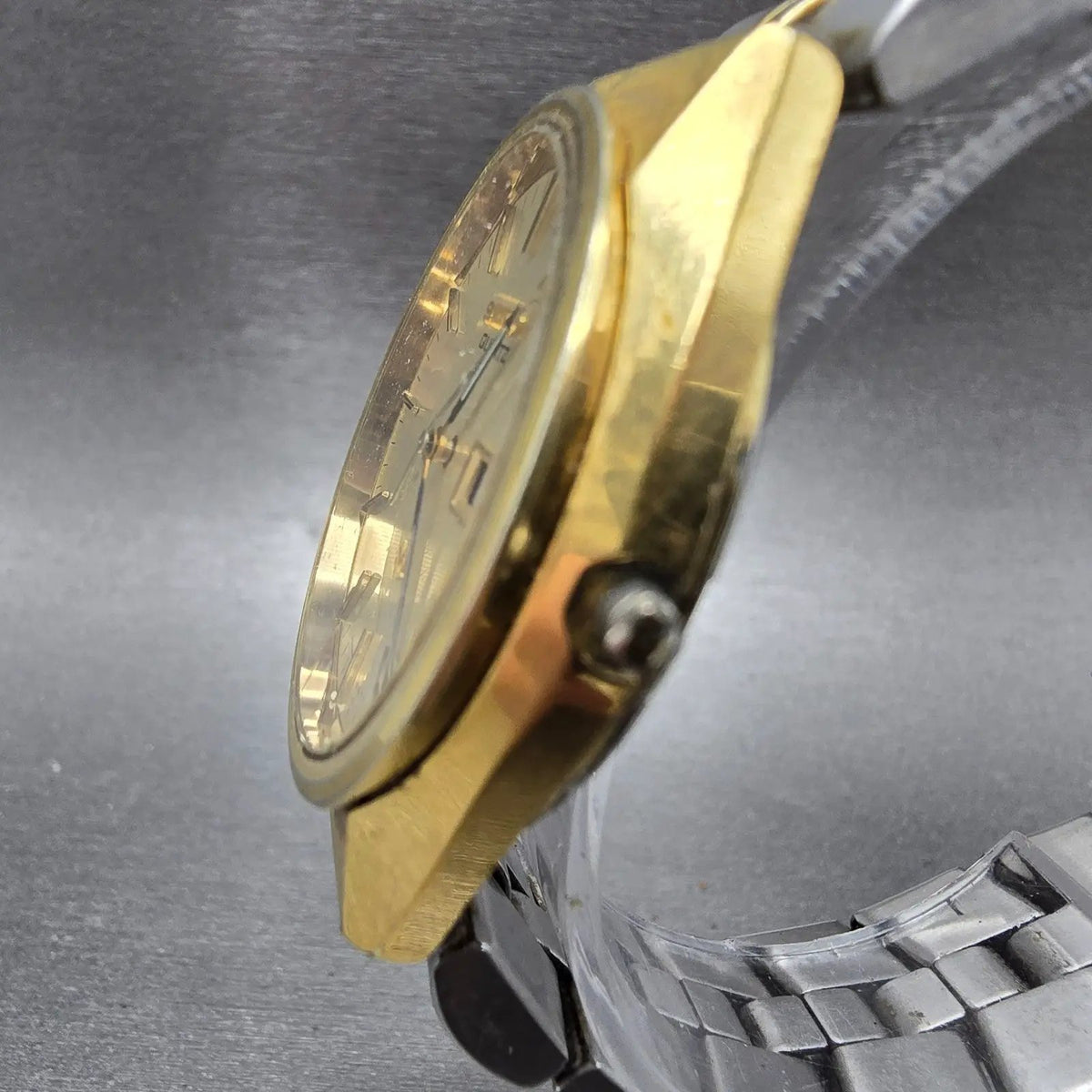 Seiko SQ Watch Men 35mm Champagne Dial Gold Tone Daydate Round 8223-8009 PARTS4