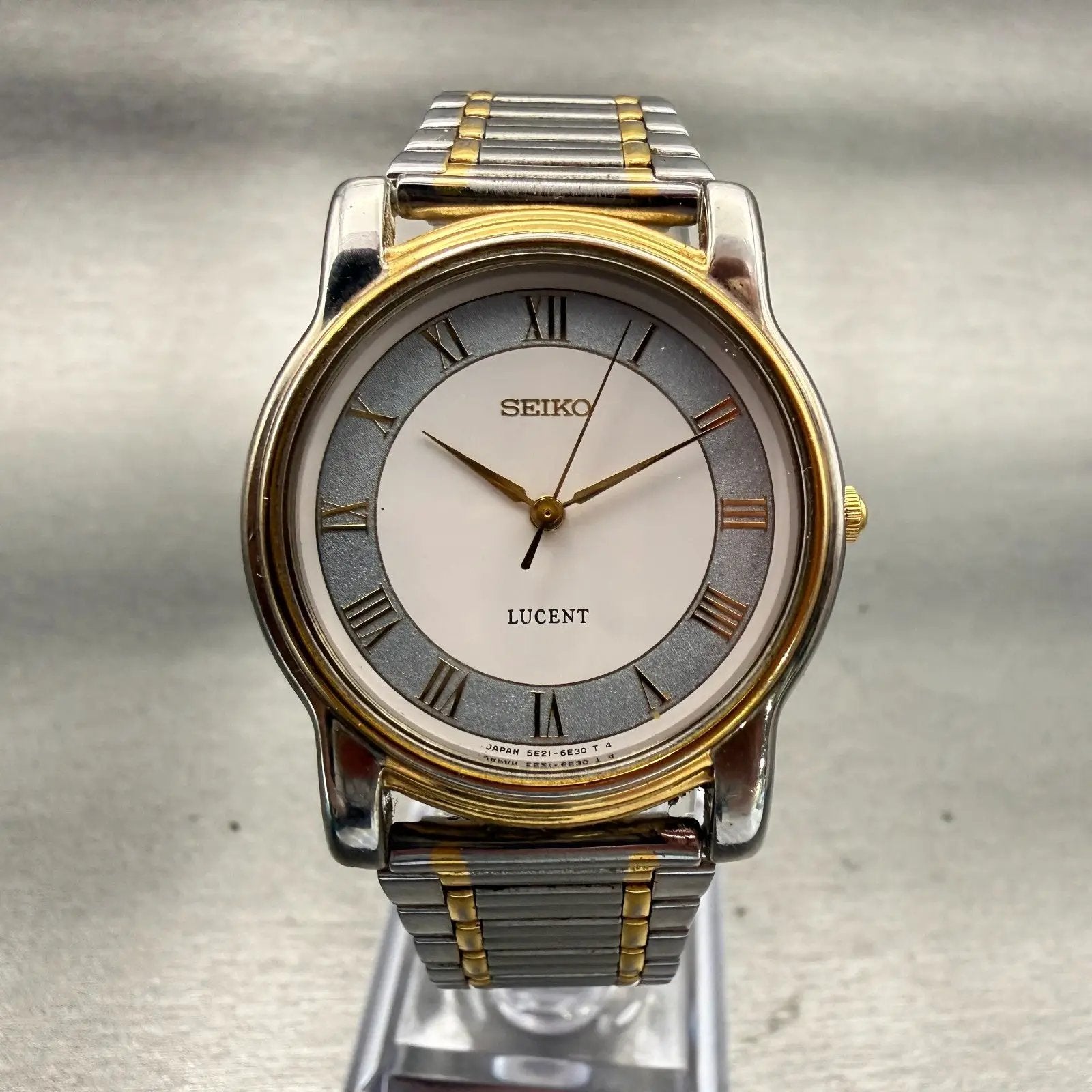 Seiko Lucent Watch Unisex 30mm White Dial Two Tone Round 5E21-6E00 New Battery0