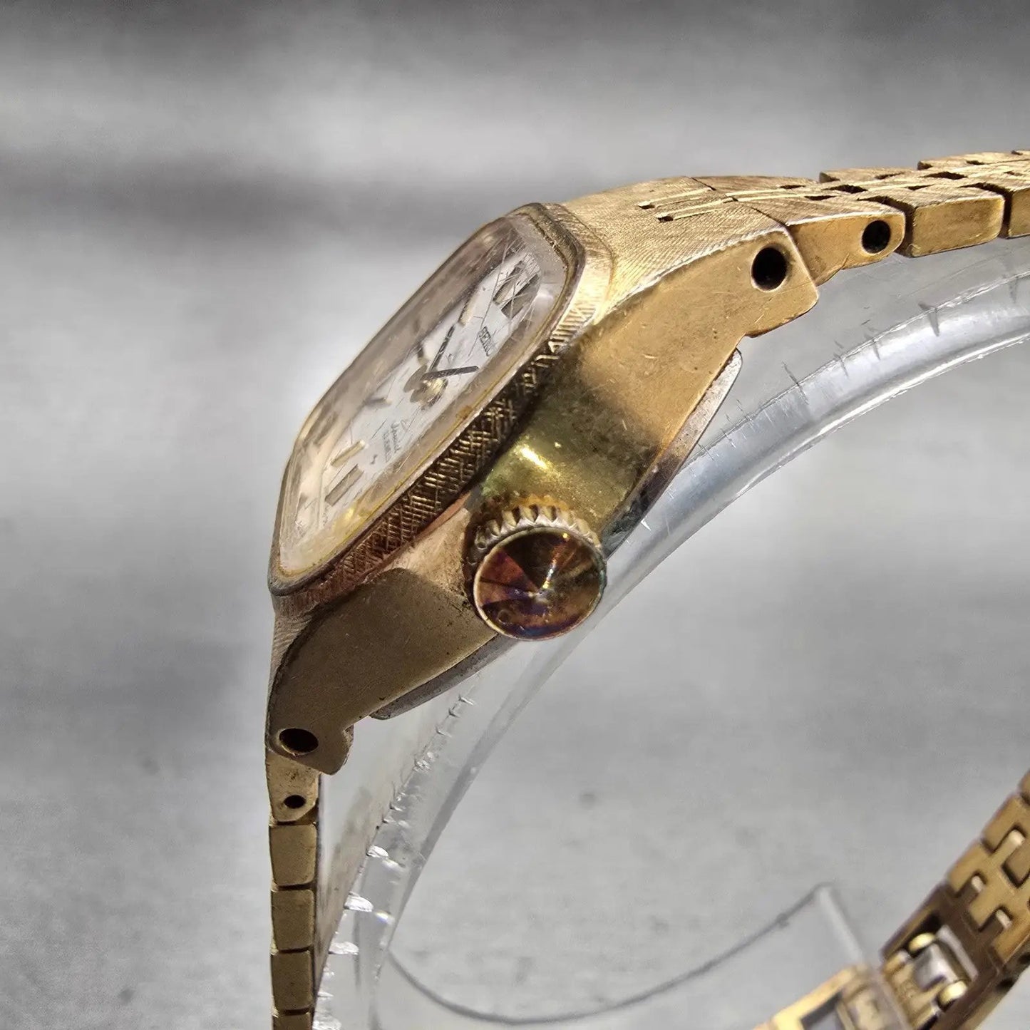 Seiko Special Watch Women 20mm Silver Dial Gold Tone Rectangle 1140-3240 Works2