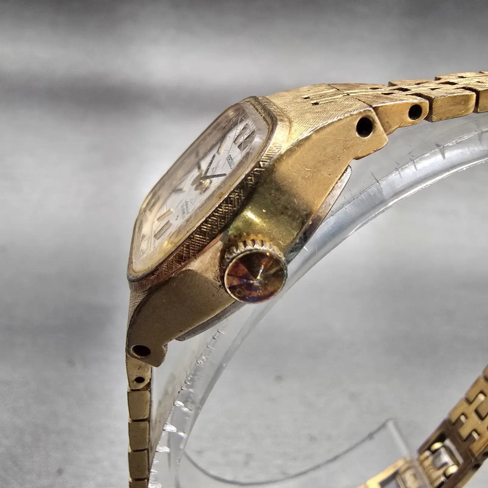 Seiko Special Watch Women 20mm Silver Dial Gold Tone Rectangle 1140-3240 Works2