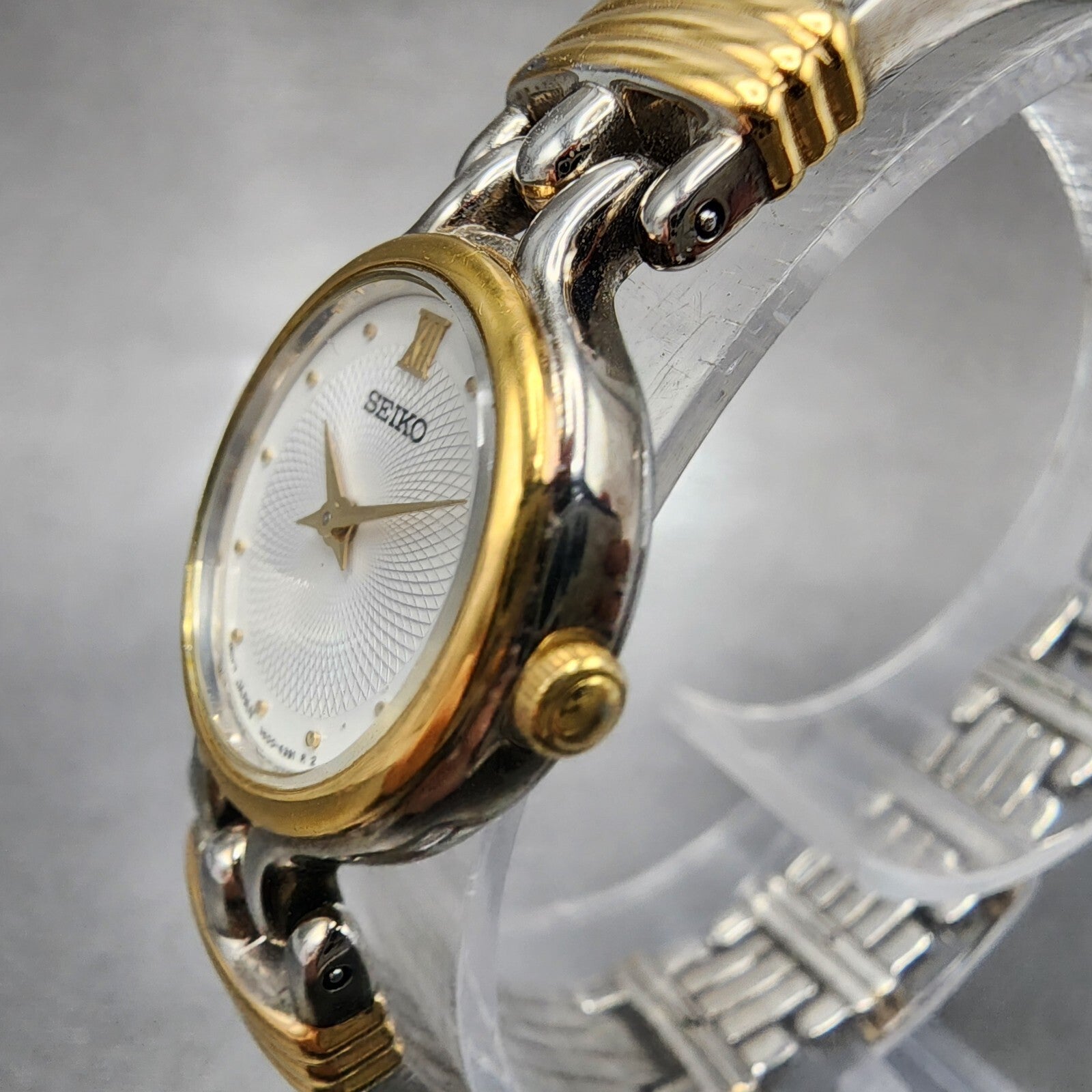 Seiko Watch Women 21mm White Dial Two Tone Round V4001229 New Battery2