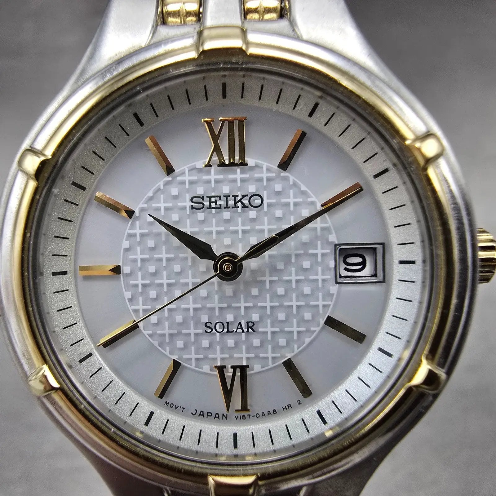 Seiko Solar Watch Women 28mm White Dial Two Tone Date Round V187-0AA0 Runs1