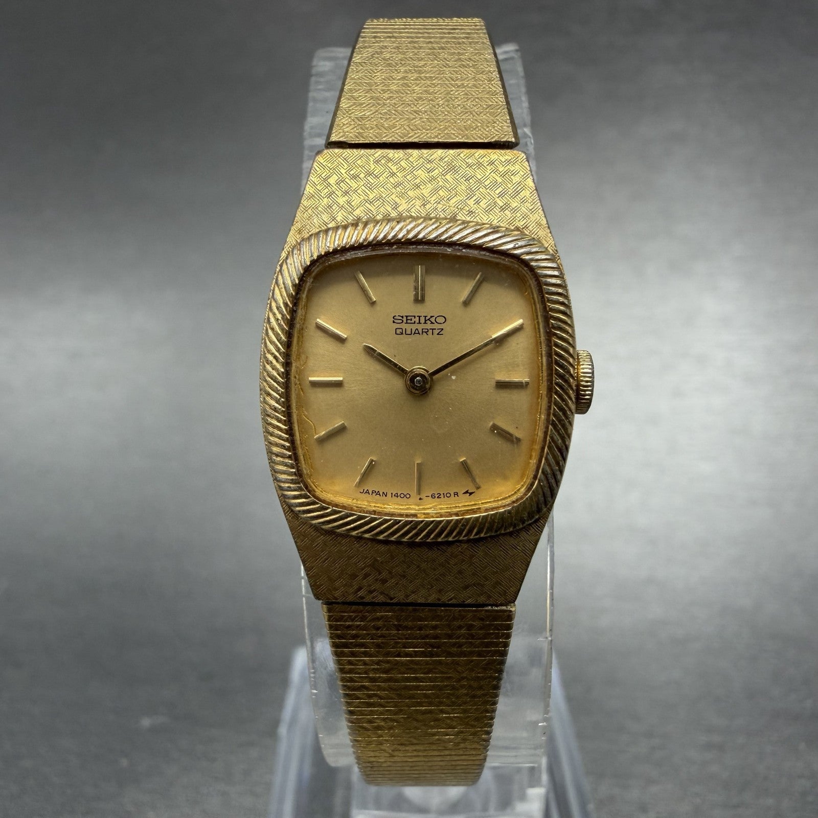 Seiko Watch Women 16mm Champagne Dial Gold Tone Vintage 1400-8359 New Battery0