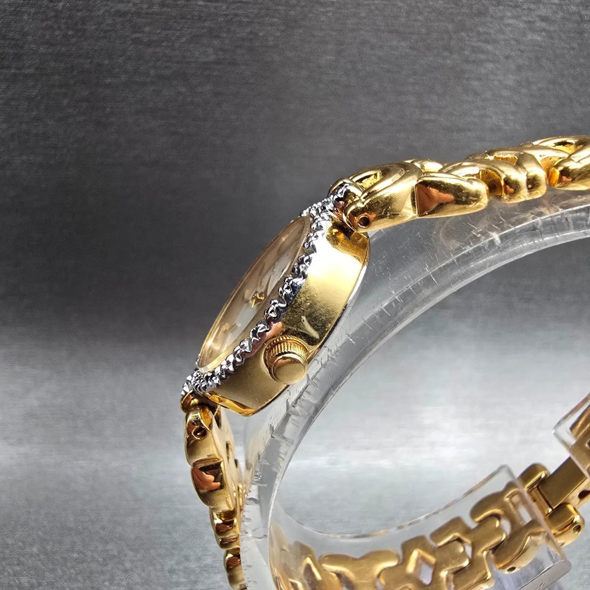 Bulova Watch Women 16mm MOP Dial Gold Tone Crystal Bezel Oval 98R51 New Battery2