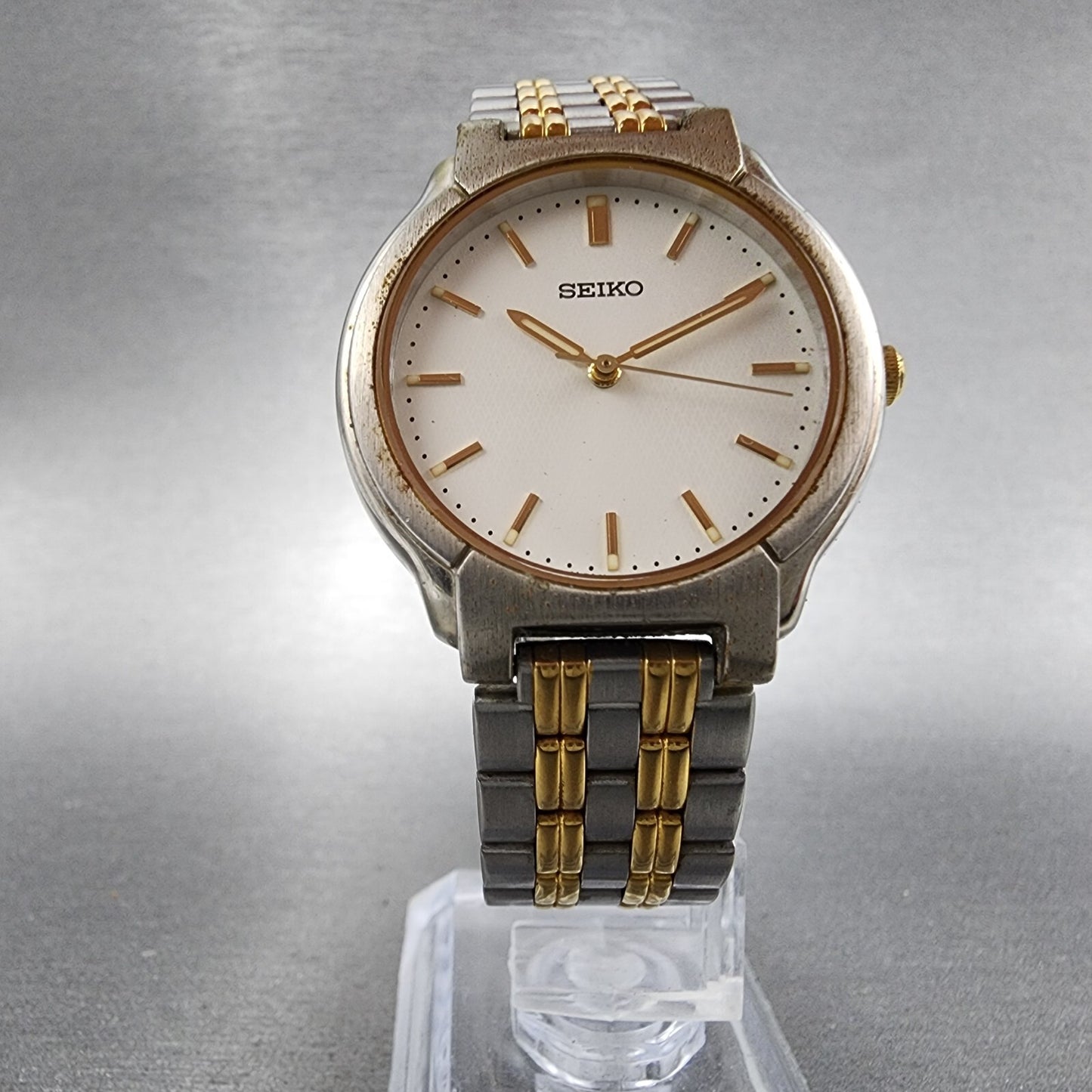 Seiko Watch Men 32mm White Dial Two Tone Round v701-2b50 New Battery