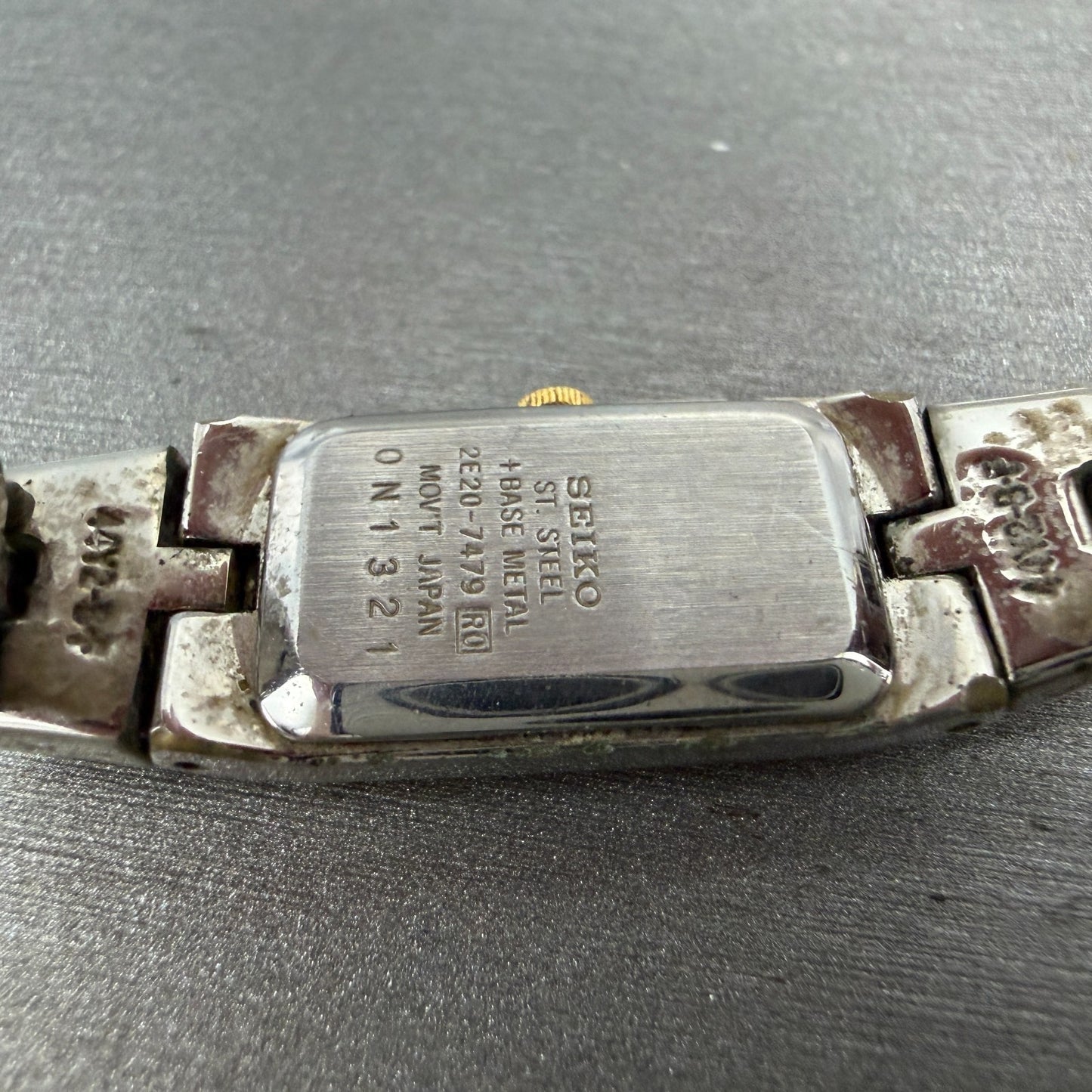 Seiko Tank Watch Women 13mm White Dial two Tone Rectangle 2E20-0AY0 New Battery59