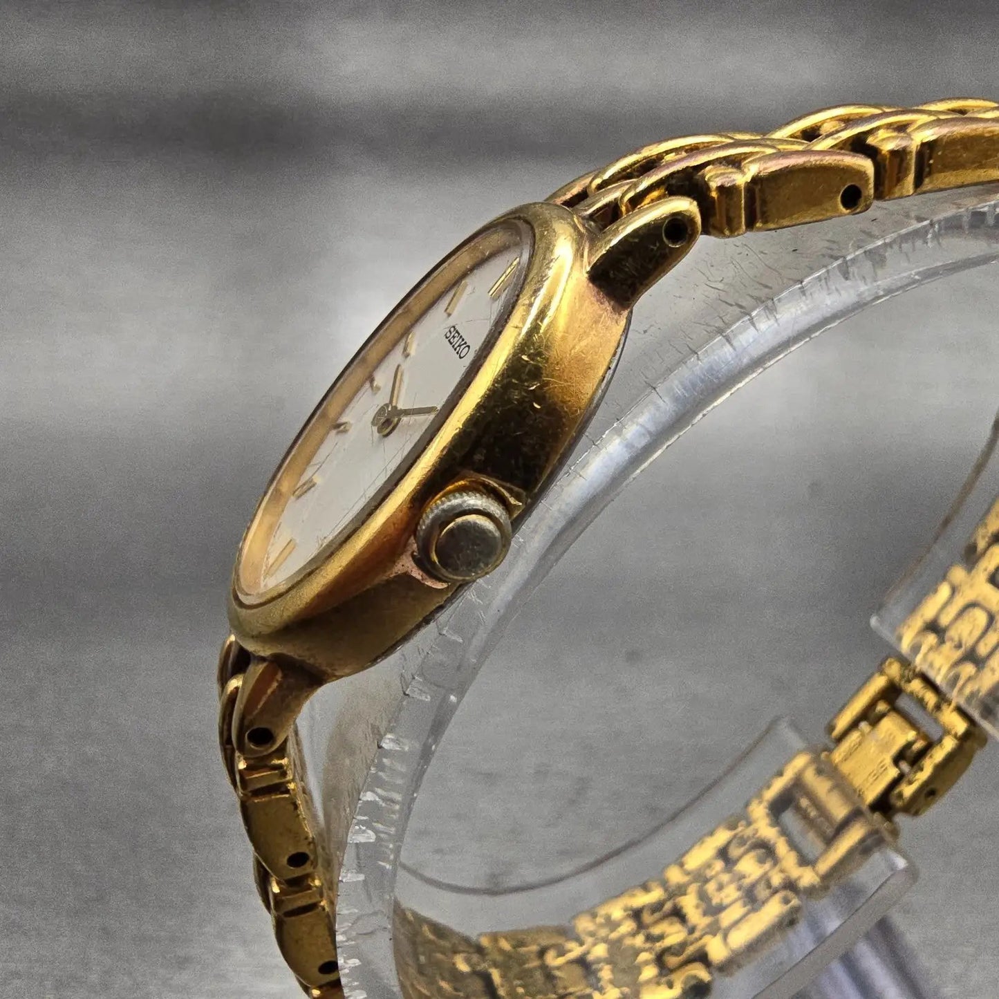 Seiko Watch Women 17mm White Dial Gold Tone Oval V400-1019 New Battery Vintage2