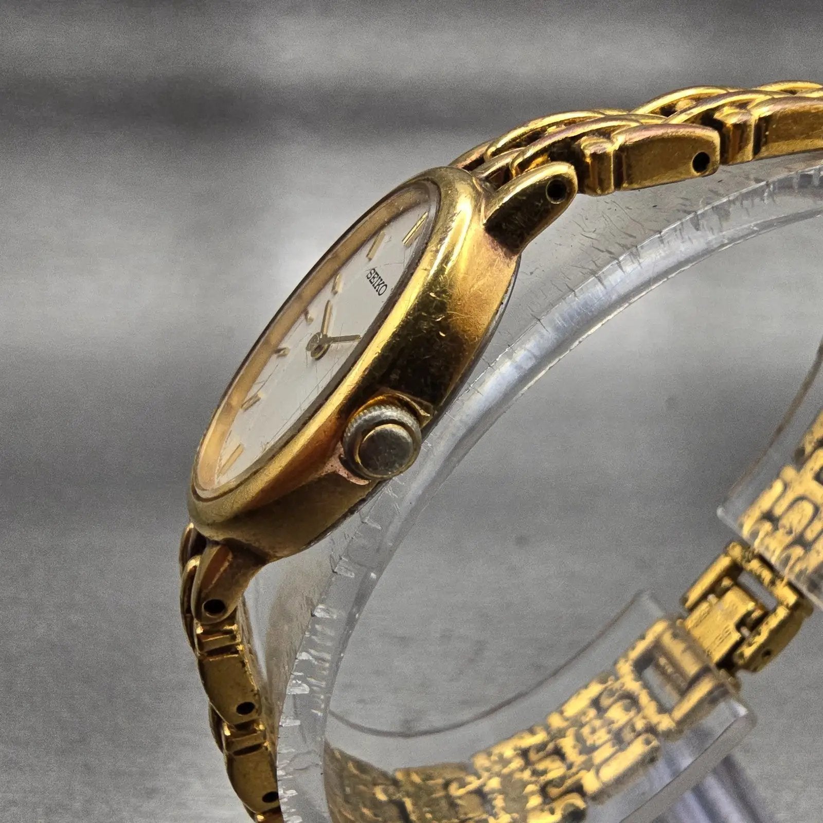 Seiko Watch Women 17mm White Dial Gold Tone Oval V400-1019 New Battery Vintage2