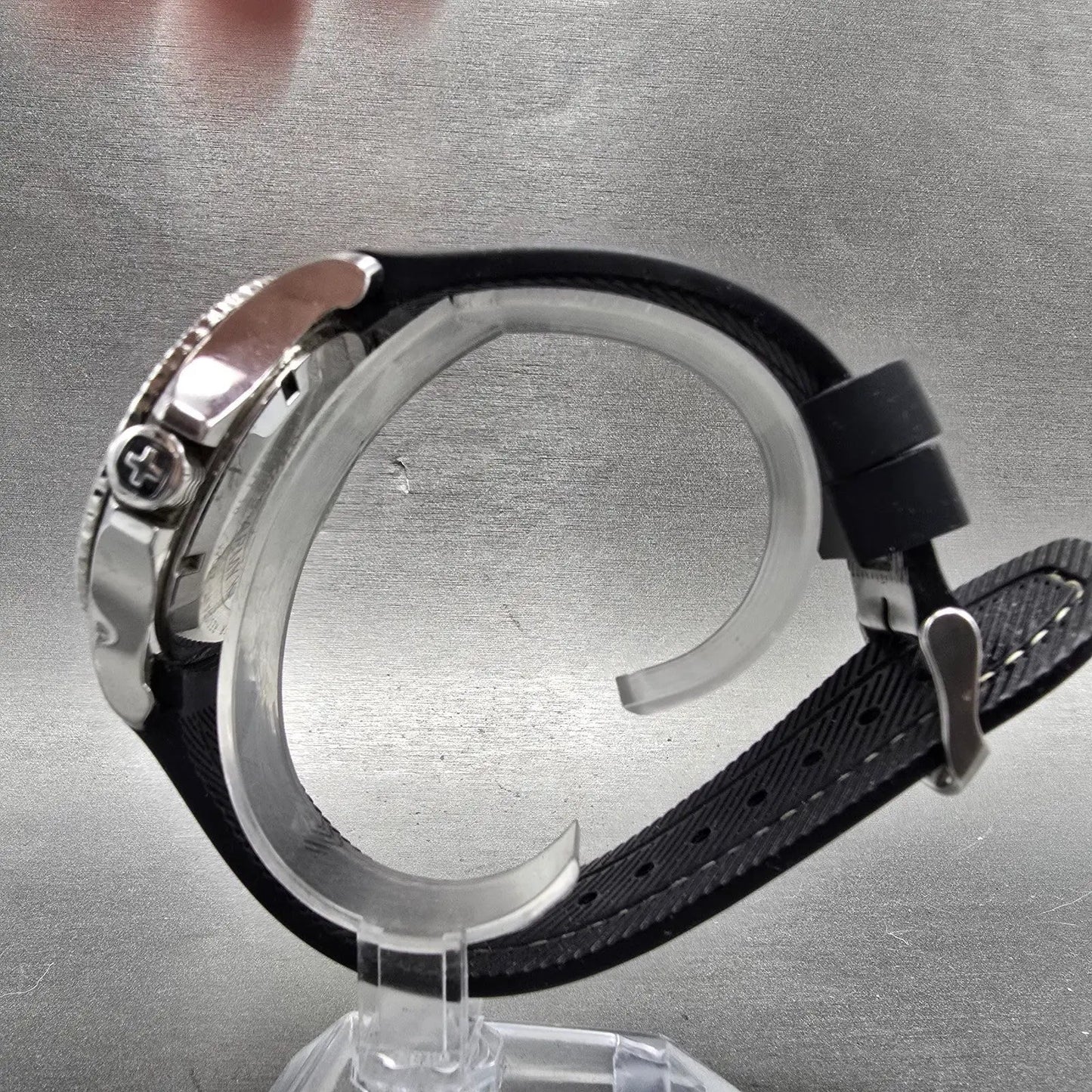 Wenger Dive Watch Men 43mm Black Dial Silver Tone Date 0641.10 New Battery6