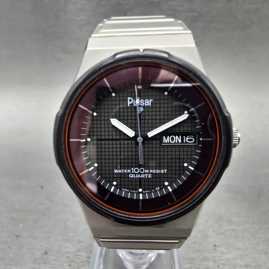 Seiko Pulsar Solar Watch Men 36mm Black Dial Silver Tone Daydate V103-6009 Runs0