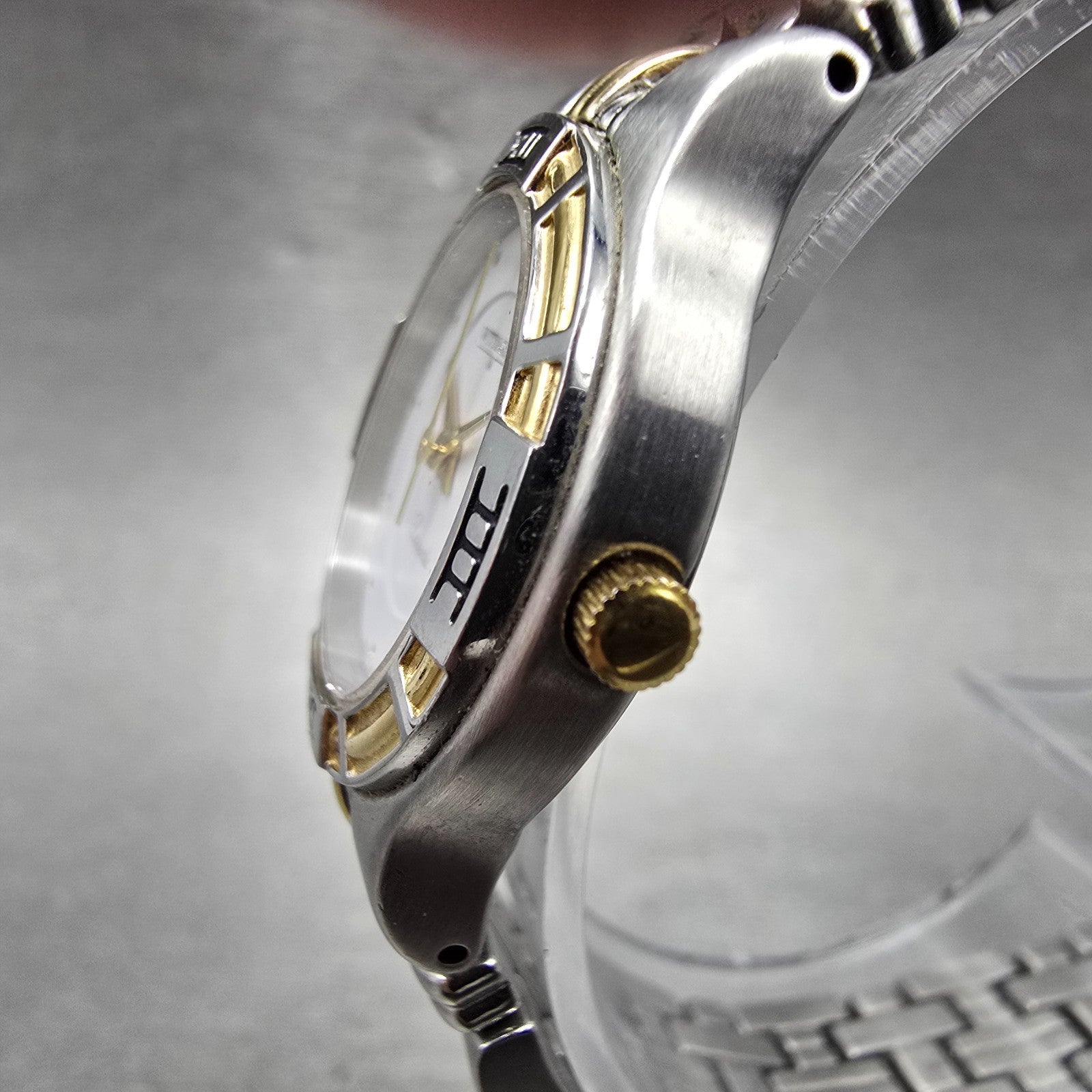 Wittnauer Laureate Watch Women 25mm White Dial Two Tone Date Round New Battery P2