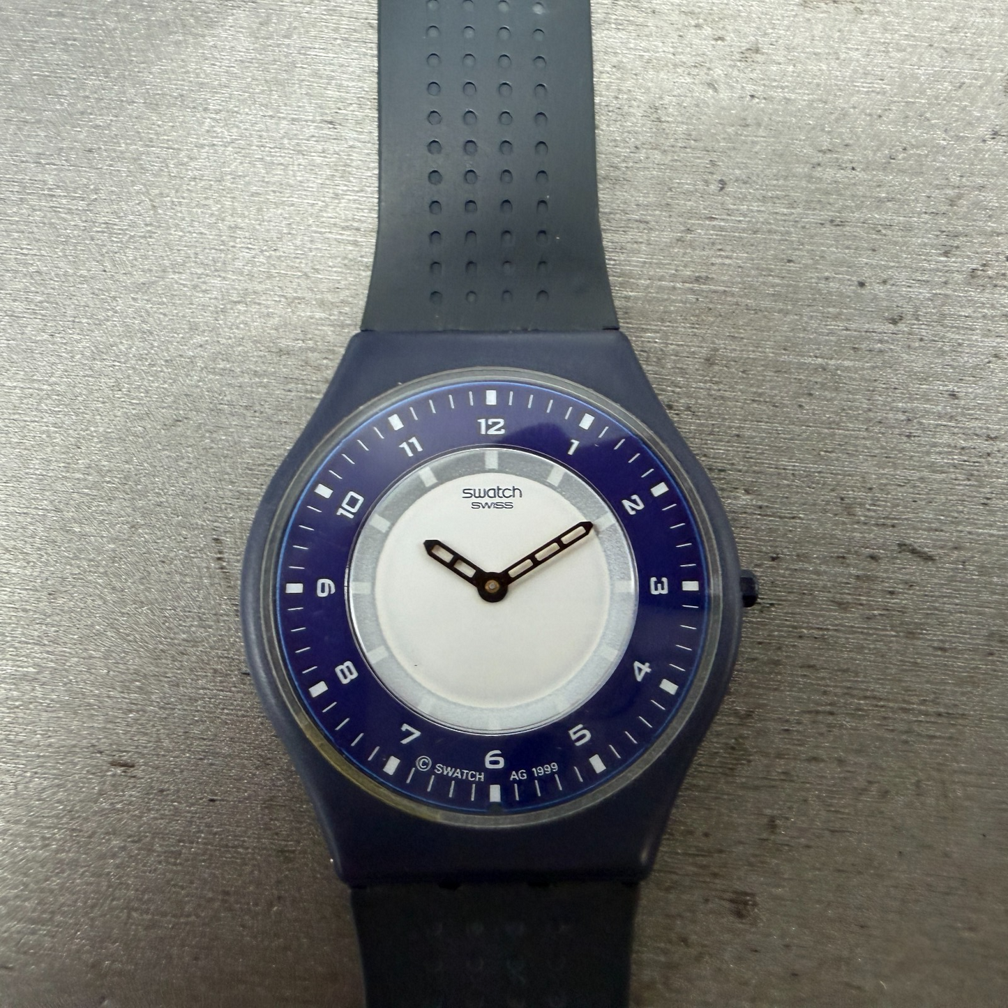 Swatch Skin Monoblue Watch Men 34mm White Dial Blue Tone Round SFN100 New Batt0