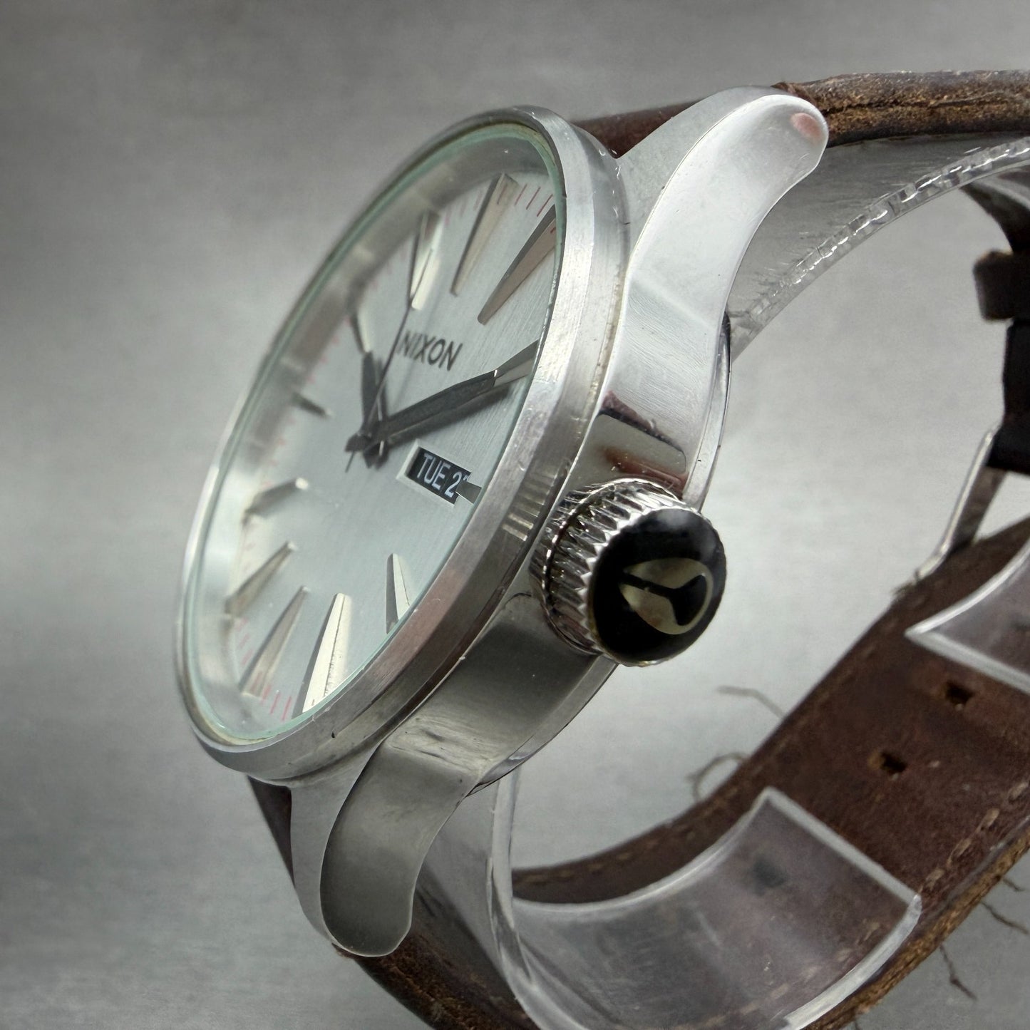 Nixon Sentry Watch Men 42mm Silver Dial Silver Tone Daydate Round New Battery2